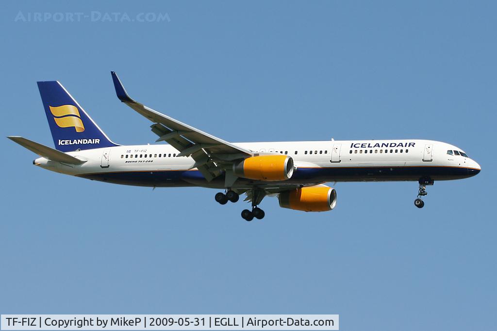 TF-FIZ, 2000 Boeing 757-256 C/N 30052, Short final for Runway 09L at Heathrow.