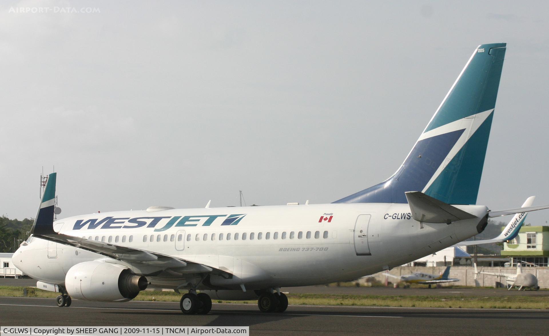 C-GLWS, 2001 Boeing 737-76N C/N 32581, Westjet 737-700 back tracking runway 28 for parking