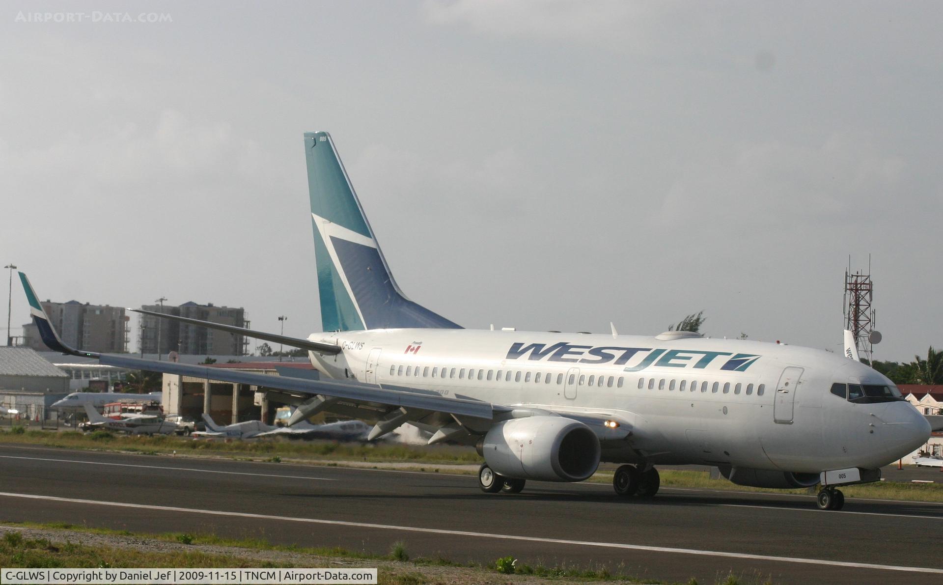 C-GLWS, 2001 Boeing 737-76N C/N 32581, Westjet just landing from Canada