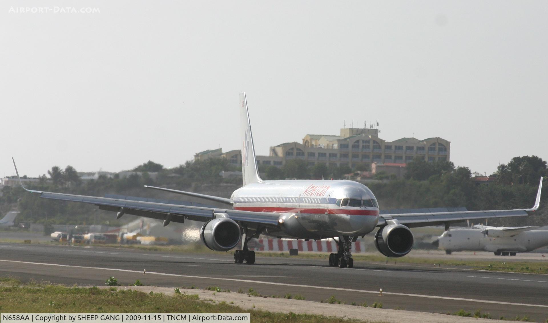 N658AA, 1991 Boeing 757-223 C/N 24616, just landed at tncm