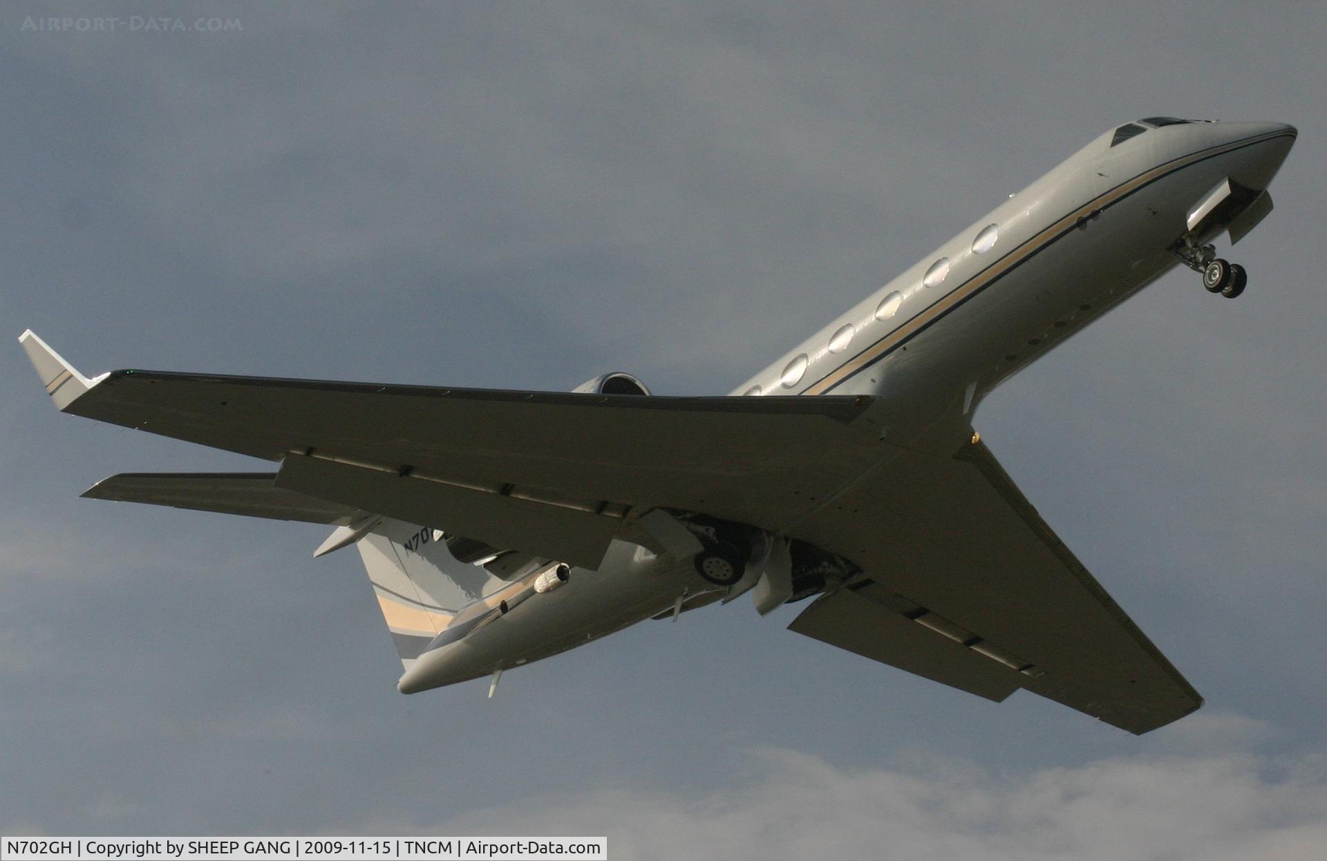 N702GH, 2002 Gulfstream Aerospace G-IV C/N 1497, taking off from tncm