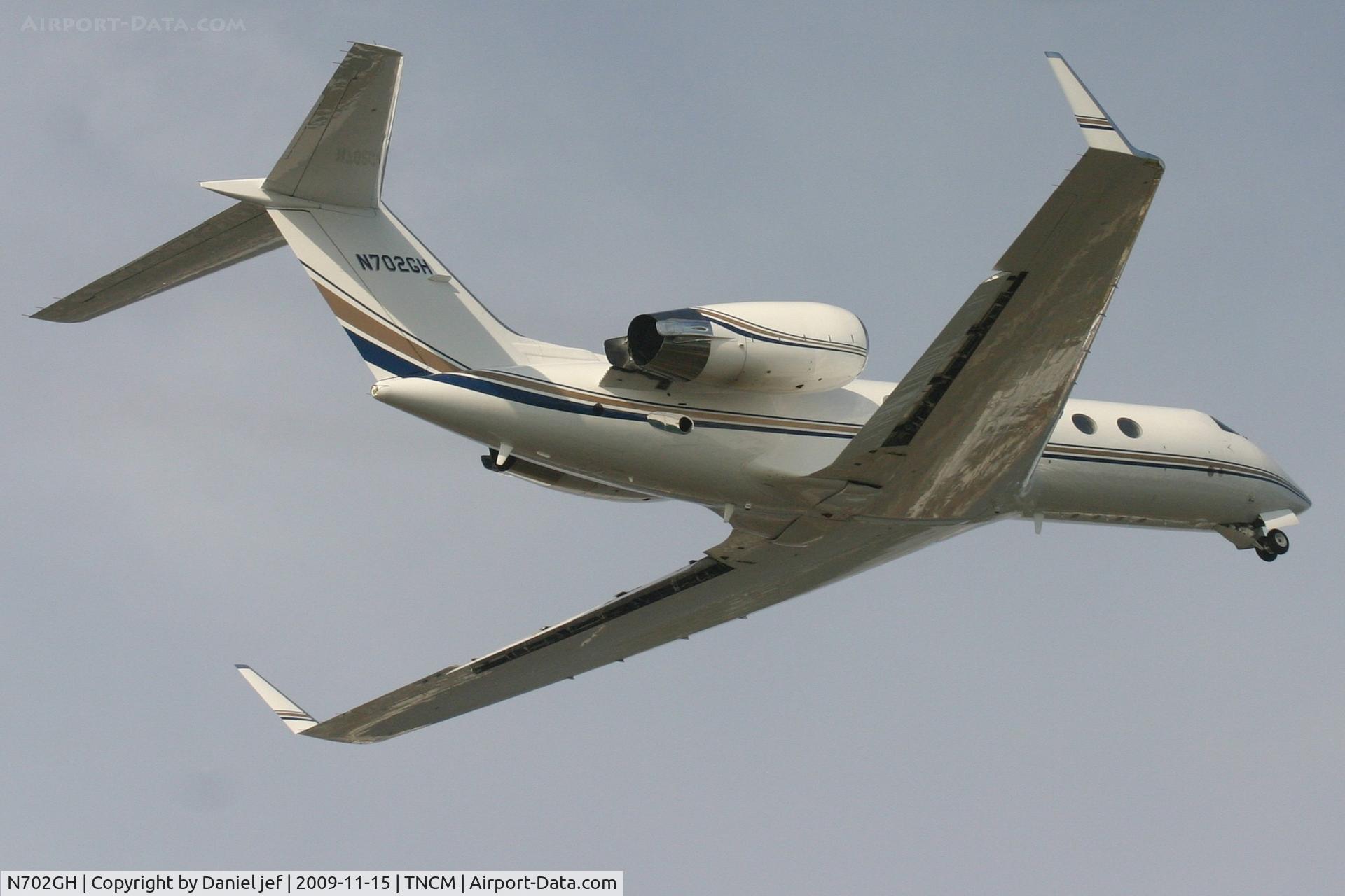 N702GH, 2002 Gulfstream Aerospace G-IV C/N 1497, Rotating out of tncm