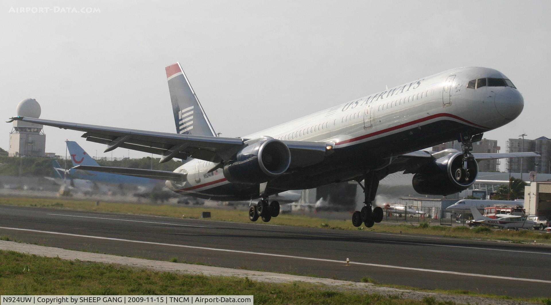 N924UW, 1983 Boeing 757-225 C/N 22204, taking off from tncm
