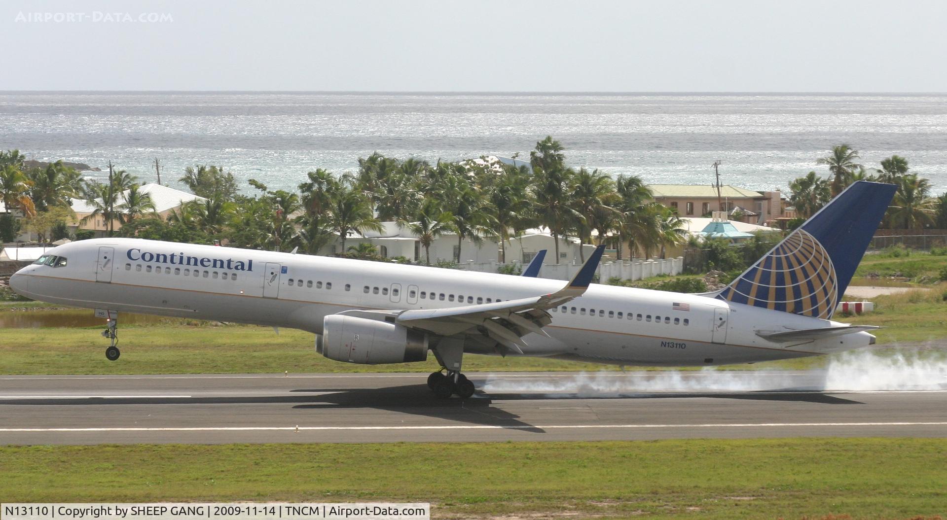 N13110, 1994 Boeing 757-224 C/N 27300, continental landing at tncm