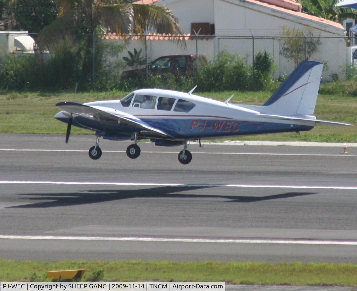 PJ-WEC, 1977 Piper PA-23-250 C/N 27-7854007, landing at tncm