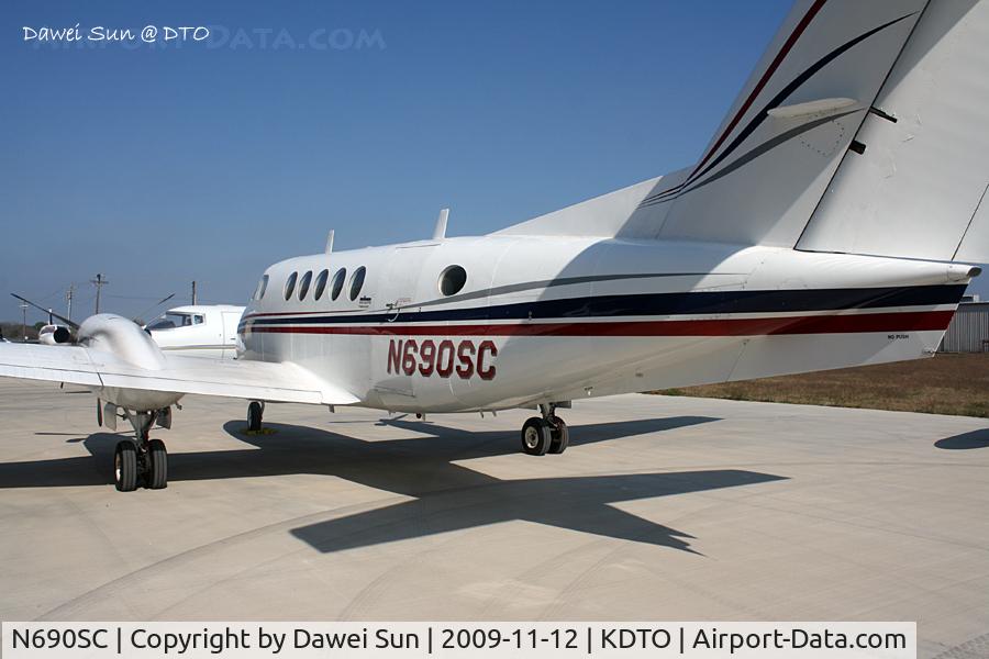 N690SC, 1983 Beech B200 King Air C/N BB-1139, denton