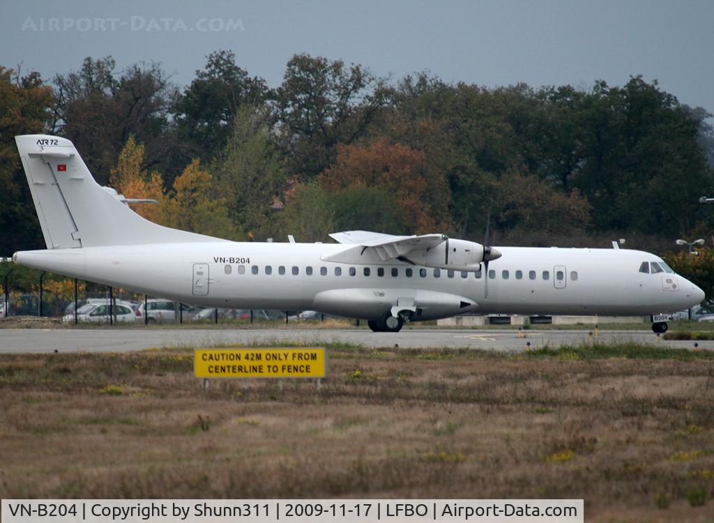 VN-B204, 1992 ATR 72-202 C/N 341, Taxiing to Latecoere Aeroservices facility... Returned to lessor...