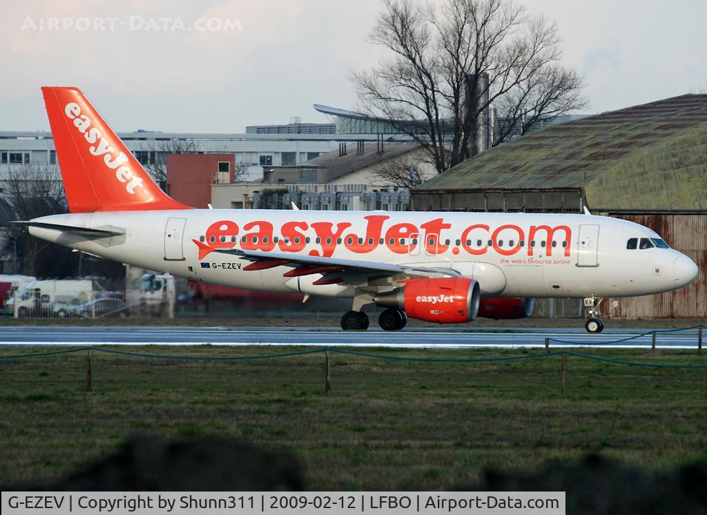 G-EZEV, 2004 Airbus A319-111 C/N 2289, Taxiing holding point rwy 32R for departure...