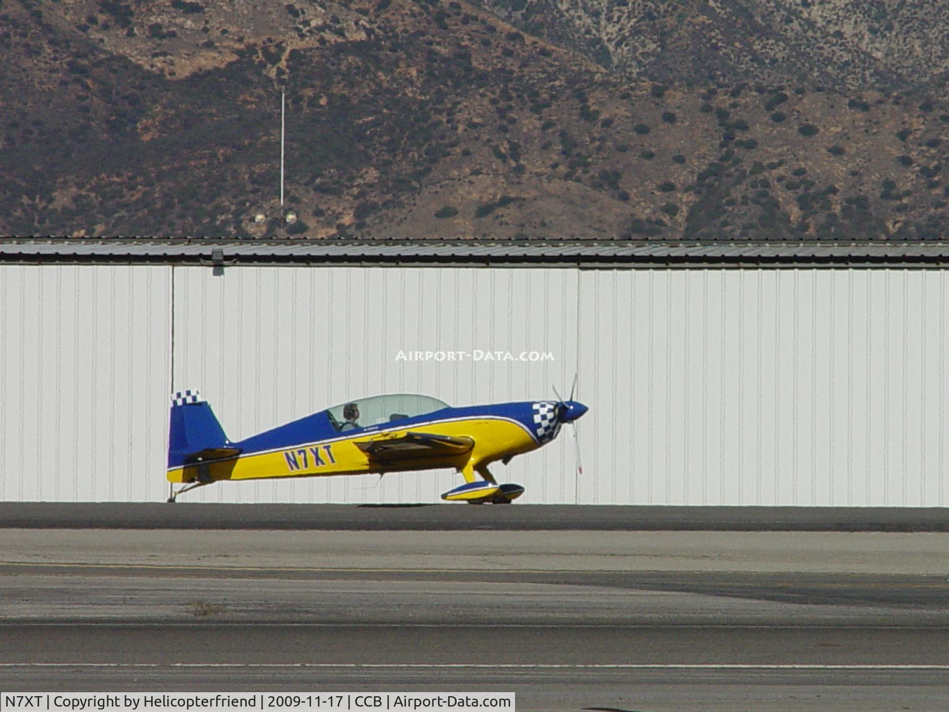 N7XT, 2003 Extra EA-300/L C/N 167, Taxiing to runway 24