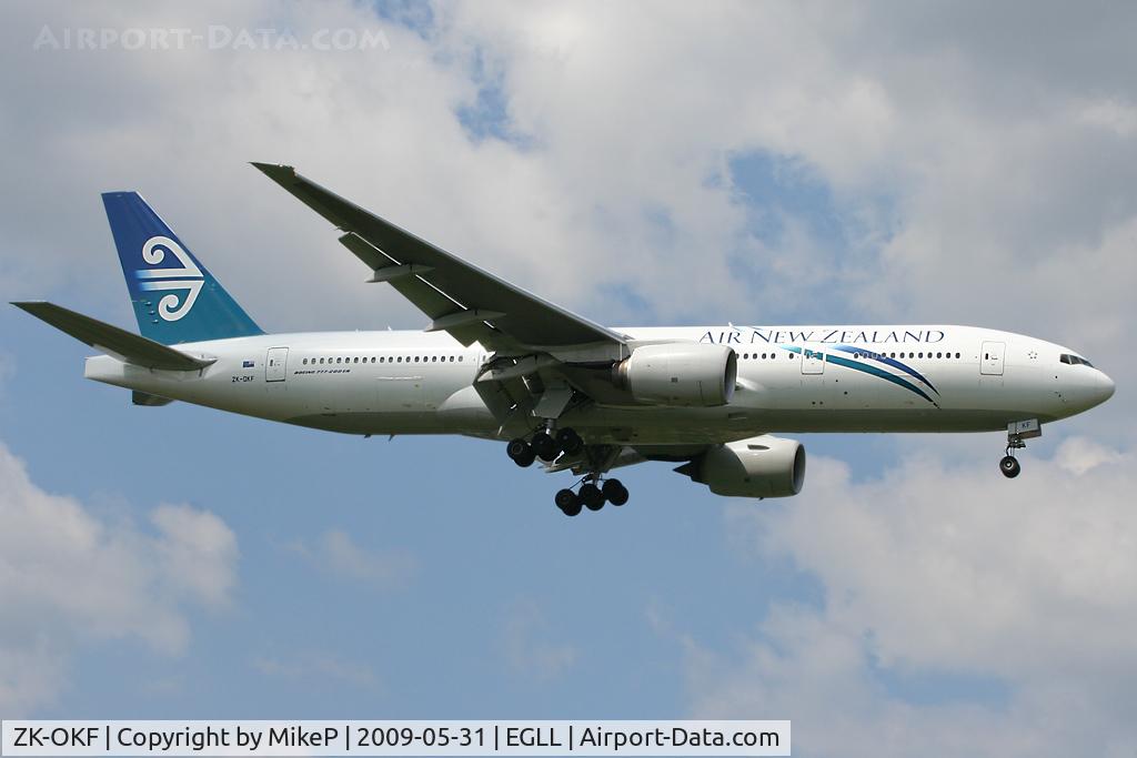 ZK-OKF, 2006 Boeing 777-219/ER C/N 34378, Short final to Runway 09L at Heathrow.