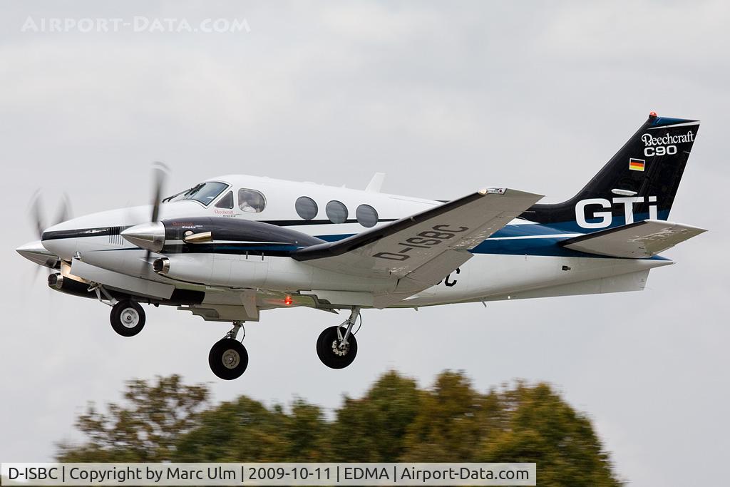 D-ISBC, 2009 Hawker Beechcraft C90GTI King Air C/N LJ-1935, Take off runway 25.