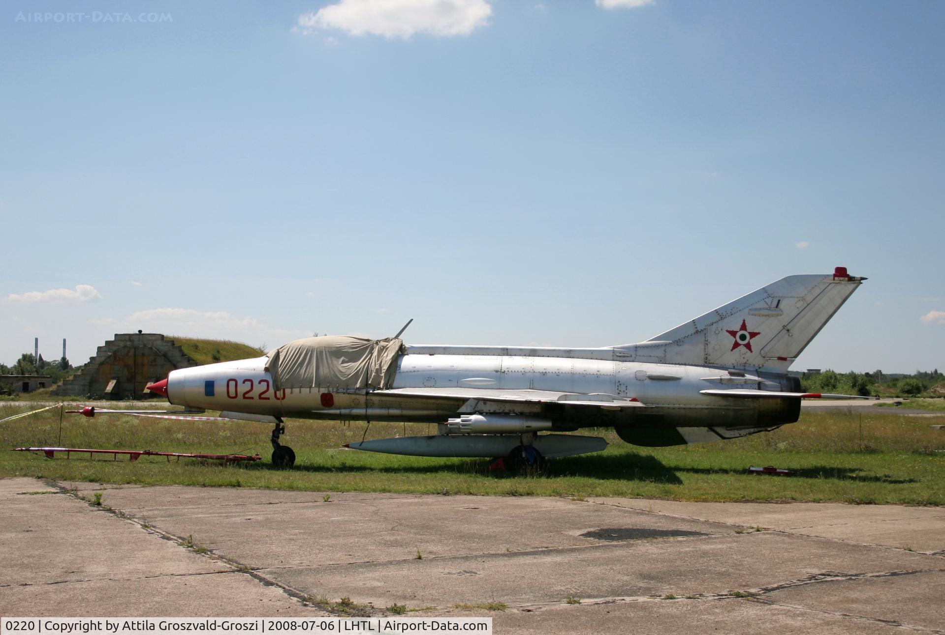 0220, Mikoyan-Gurevich MiG-21F-13 C/N 460220, Tököl, Goldtimer foundation base