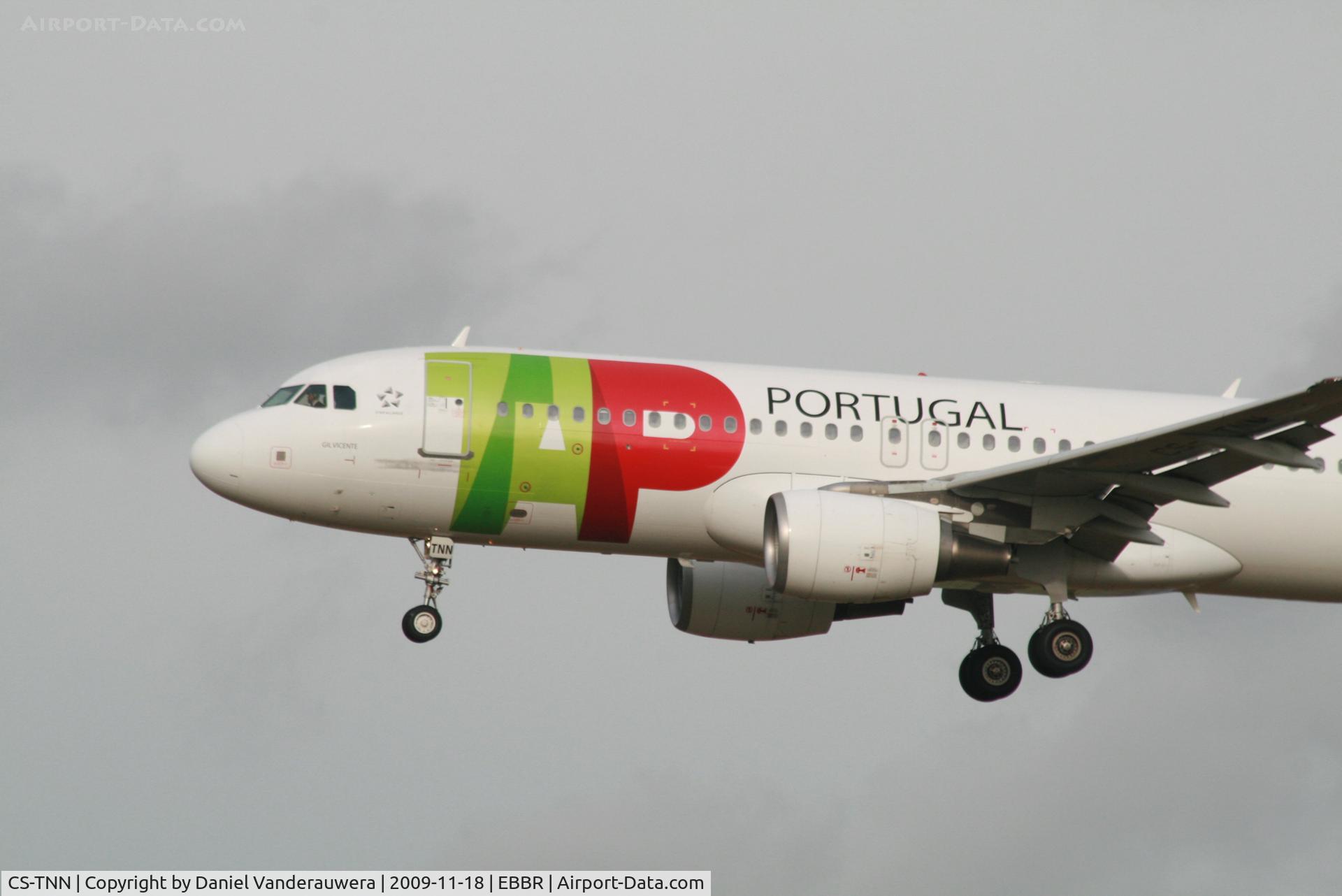 CS-TNN, 2002 Airbus A320-214 C/N 1816, arrival of flight TP604 to rwy 25L