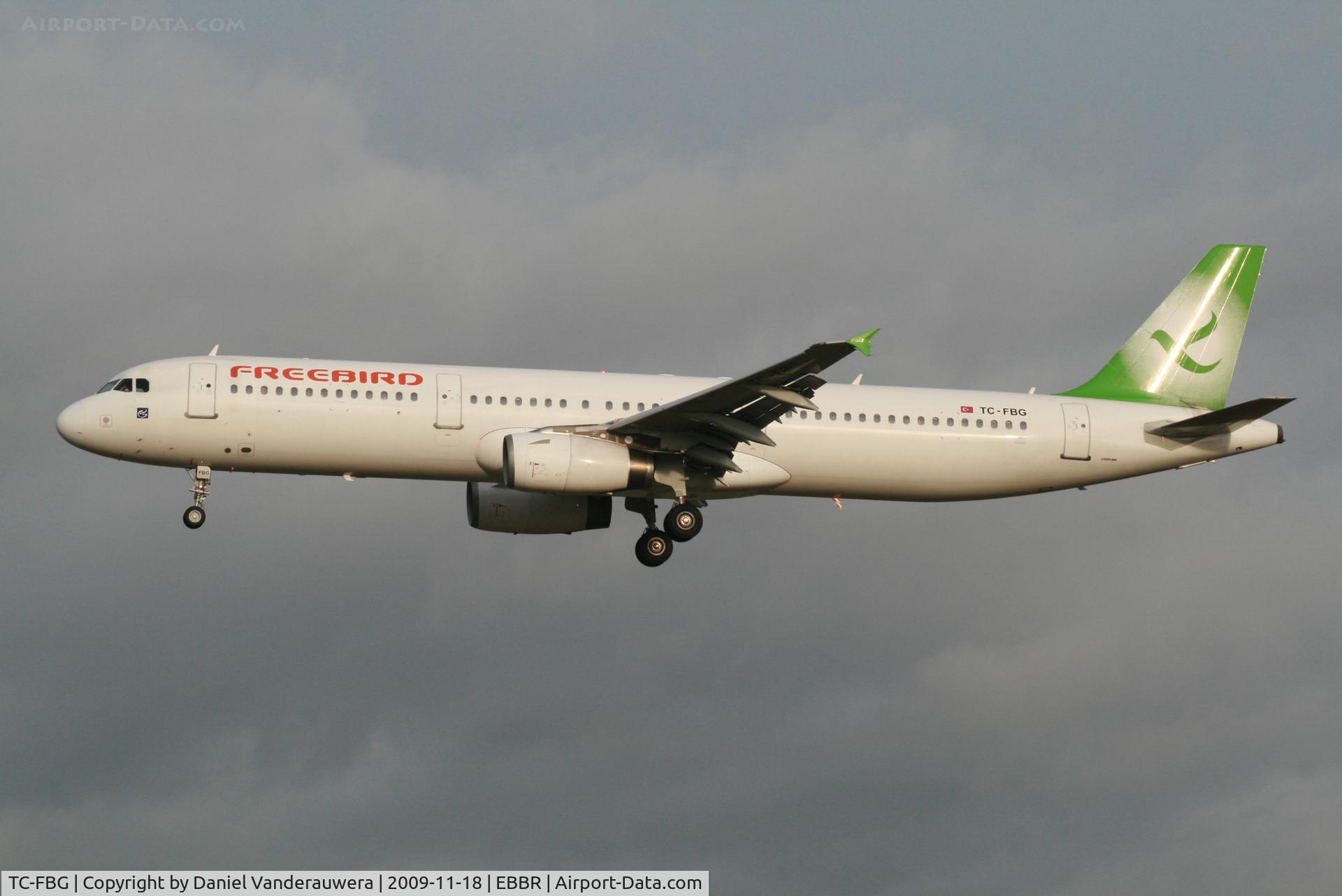 TC-FBG, 1998 Airbus A321-131 C/N 771, arrival of flight FHY577 to rwy 25L