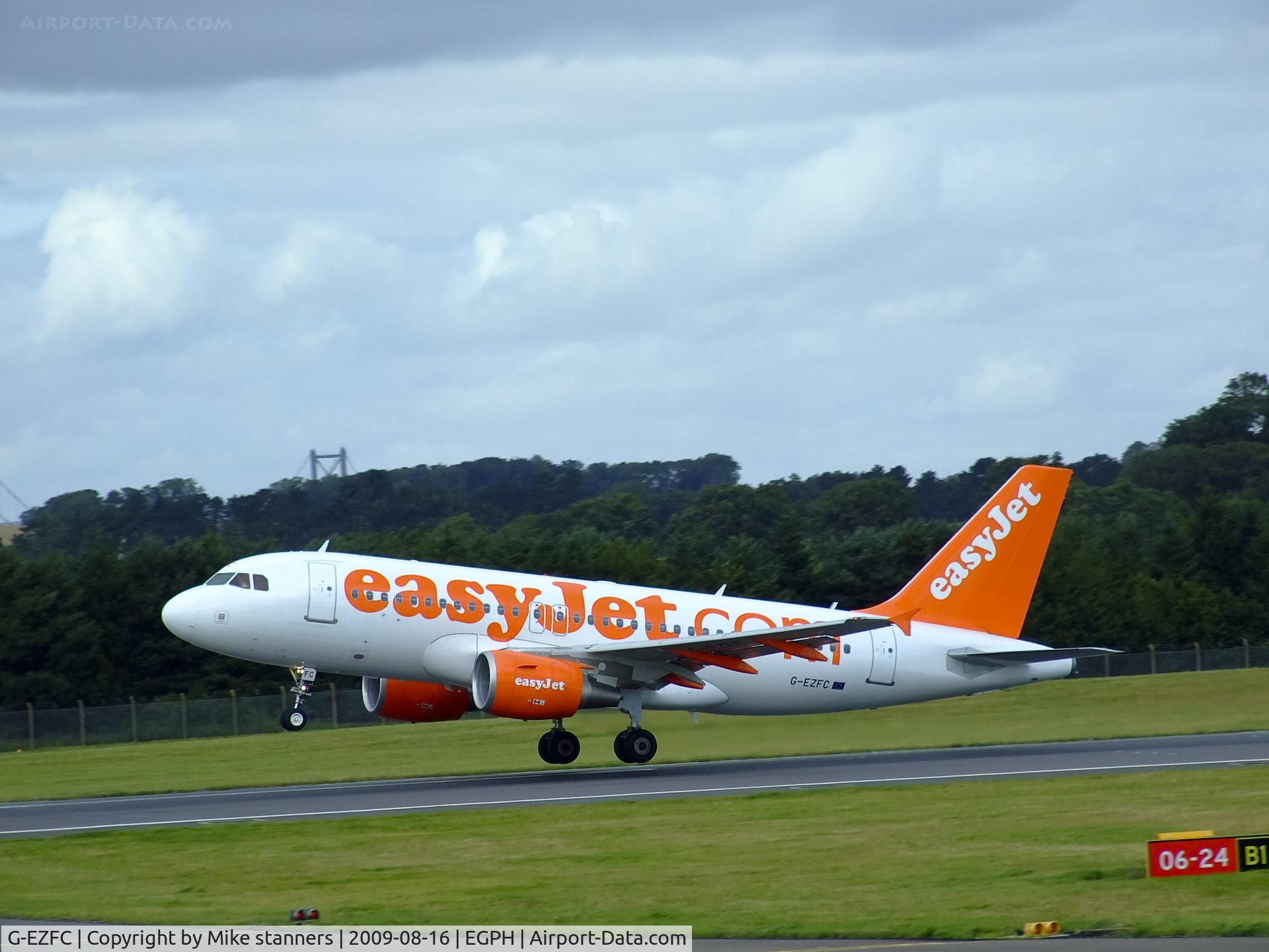 G-EZFC, 2009 Airbus A319-111 C/N 3808, Easyjet A319 Just lifting off runway 24