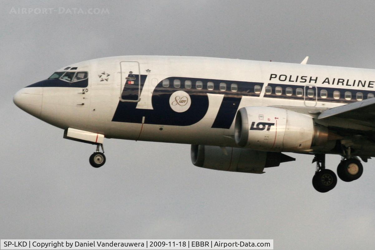 SP-LKD, 1992 Boeing 737-55D C/N 27419, flight LO235 is descending to rwy 25L