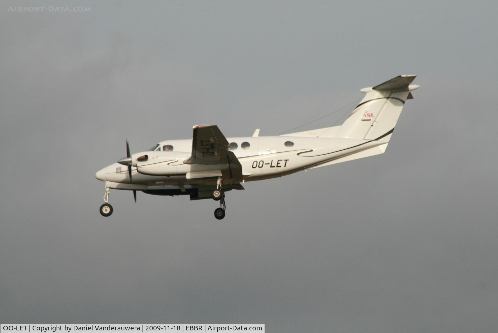 OO-LET, 1994 Beech B200 Super King Air King Air C/N BB-1473, descending to rwy 25L