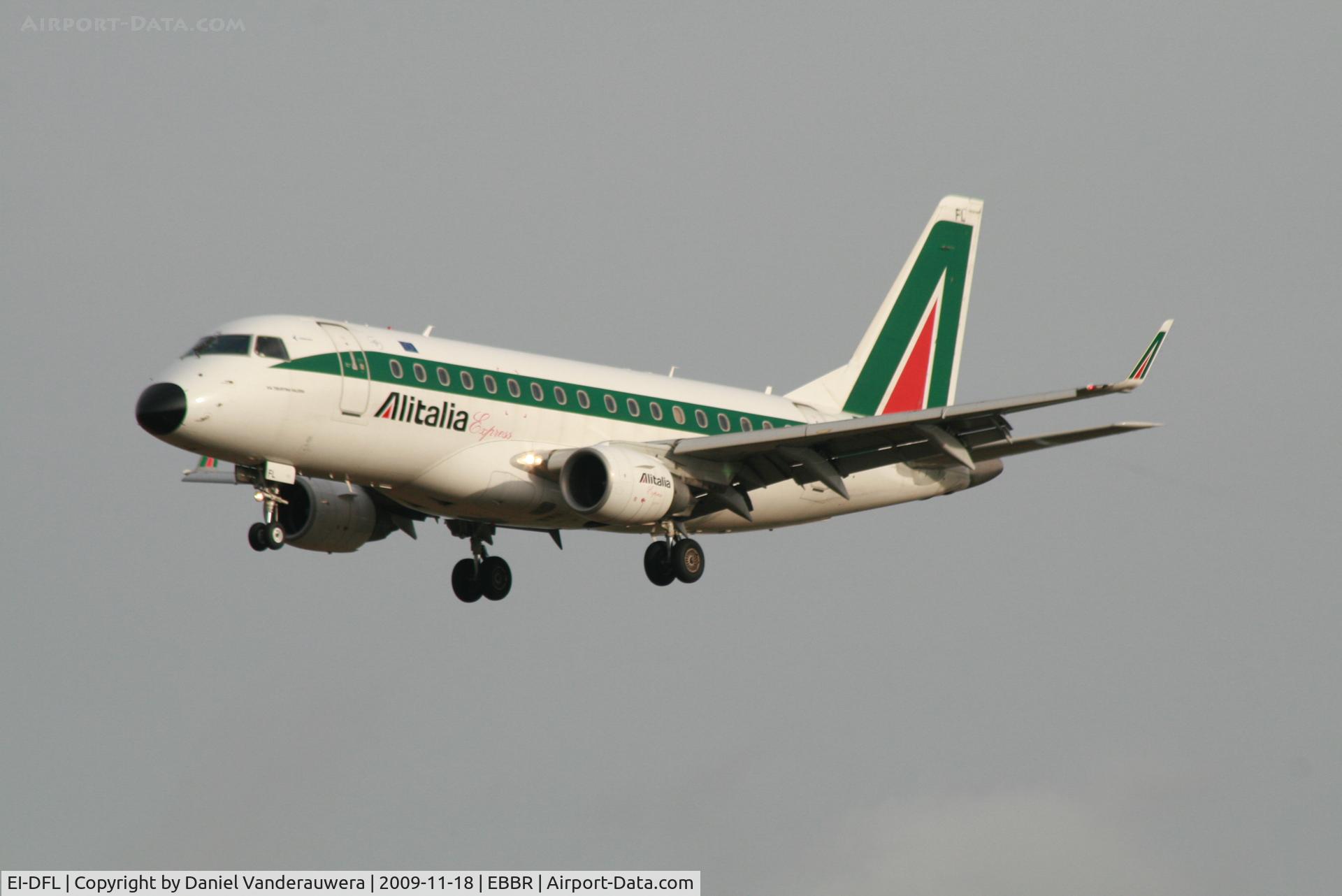 EI-DFL, 2004 Embraer 170LR (ERJ-170-100LR) C/N 17000036, arrival of flight XM5984 to rwy 25L