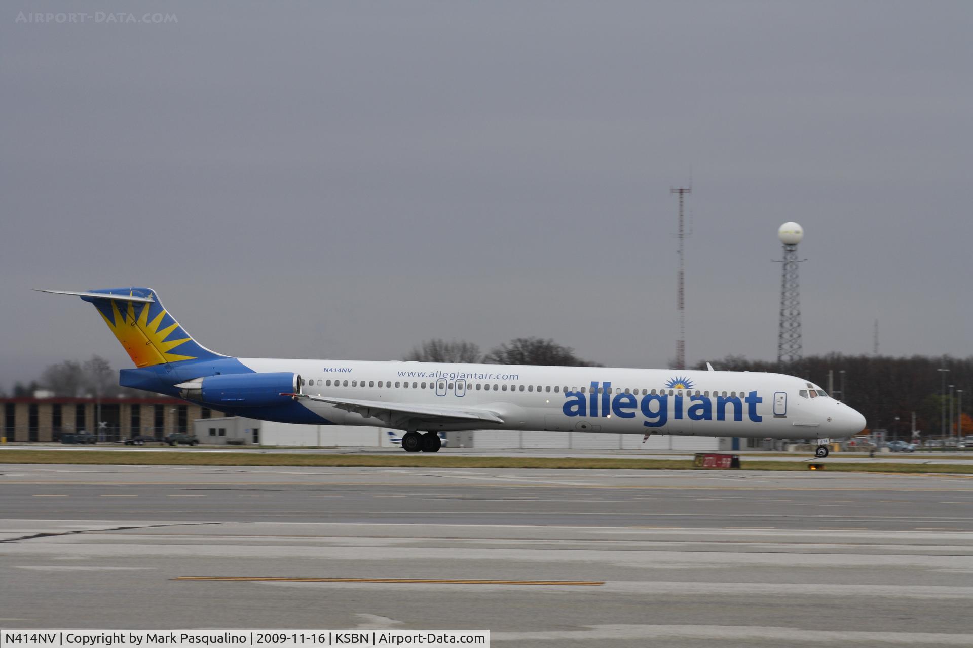 N414NV, 1989 McDonnell Douglas MD-88 C/N 49766, MD-88