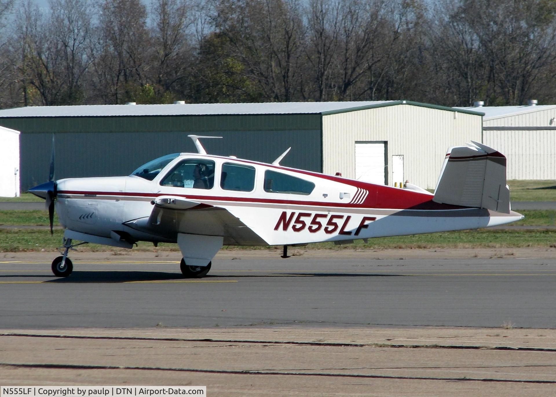 N555LF, 1979 Beech V35B Bonanza C/N D-10270, Taxiing to the active at Downtown Shreveport.