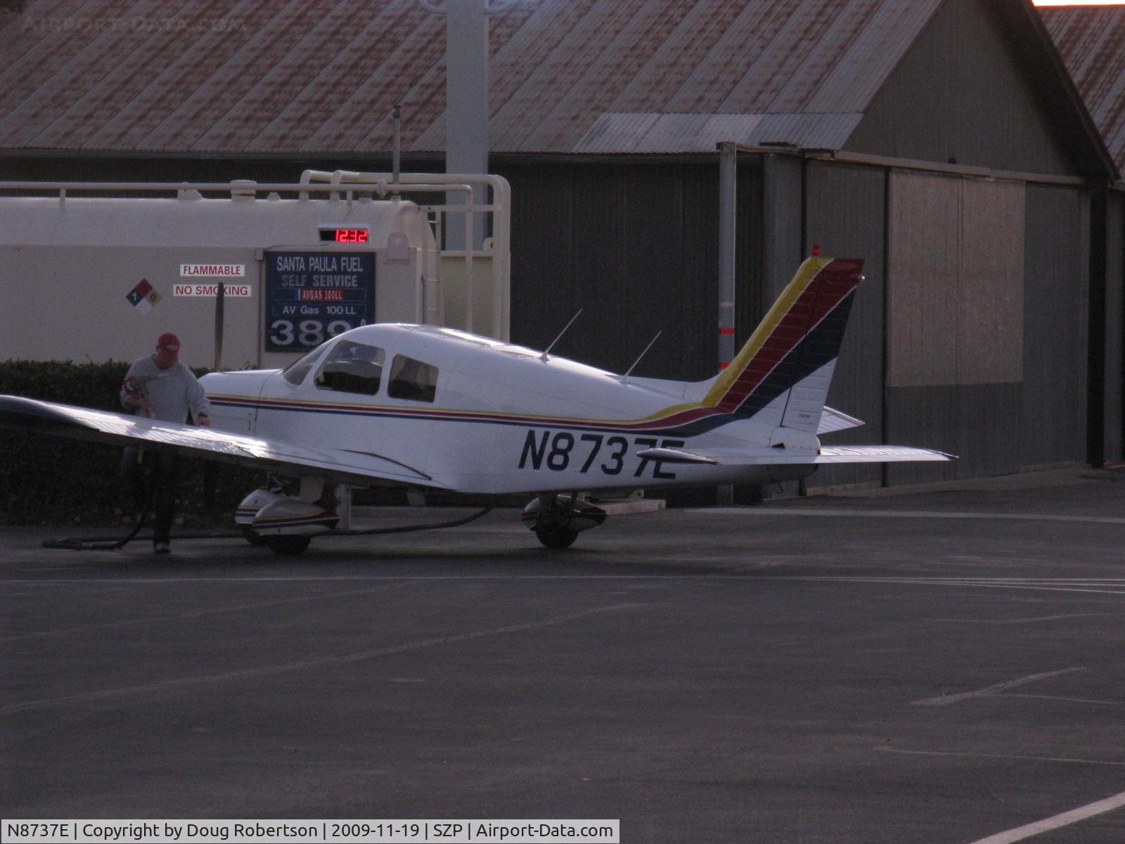 N8737E, 1976 Piper PA-28-140 Cherokee Cruiser C/N 28-7625152, 1976 Piper PA-28-140 CHEROKEE 140, Lycoming O-320-E2A 150 Hp, refueling at dusk