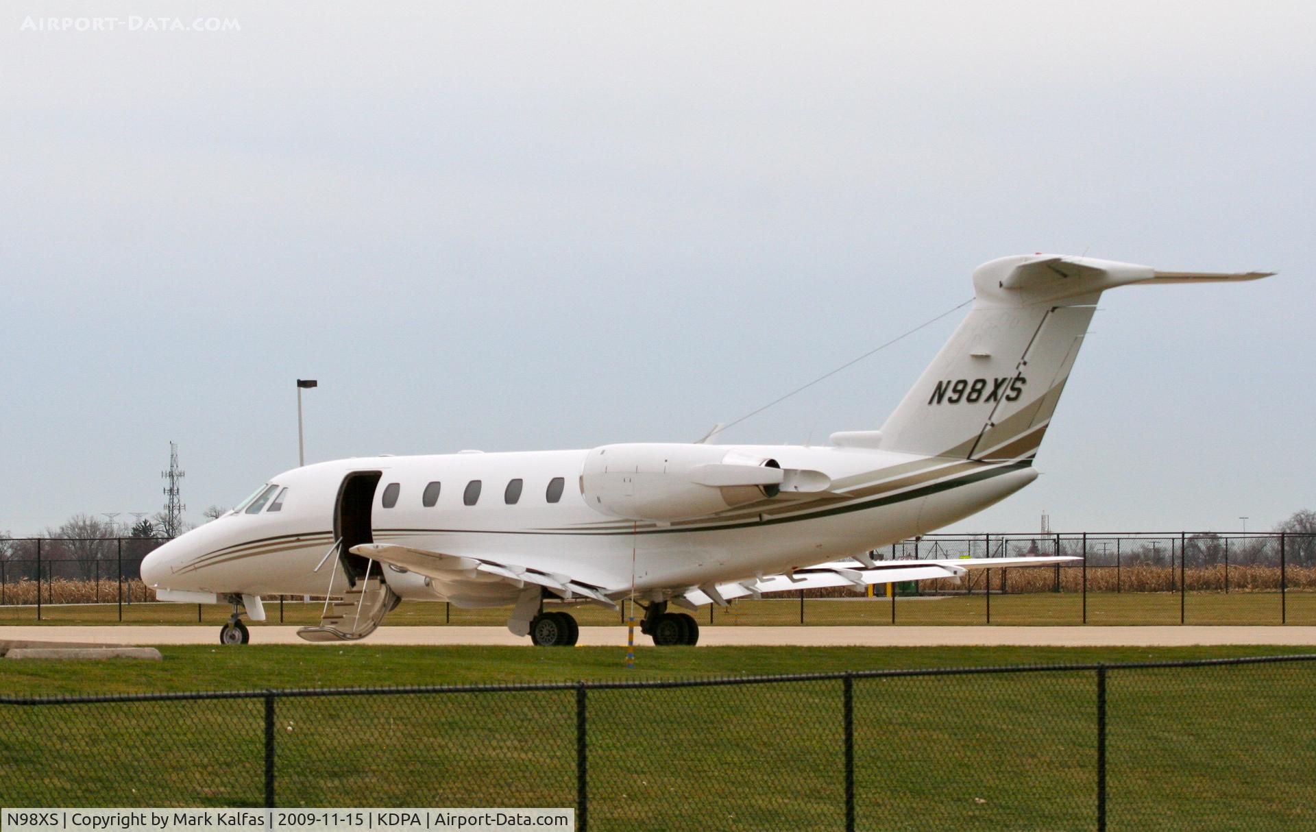 N98XS, 1995 Cessna 650 Citation VII C/N 650-7058, XSEED AVIATION LLC SYCAMORE IL, Cessna 650 on the ramp KDPA.