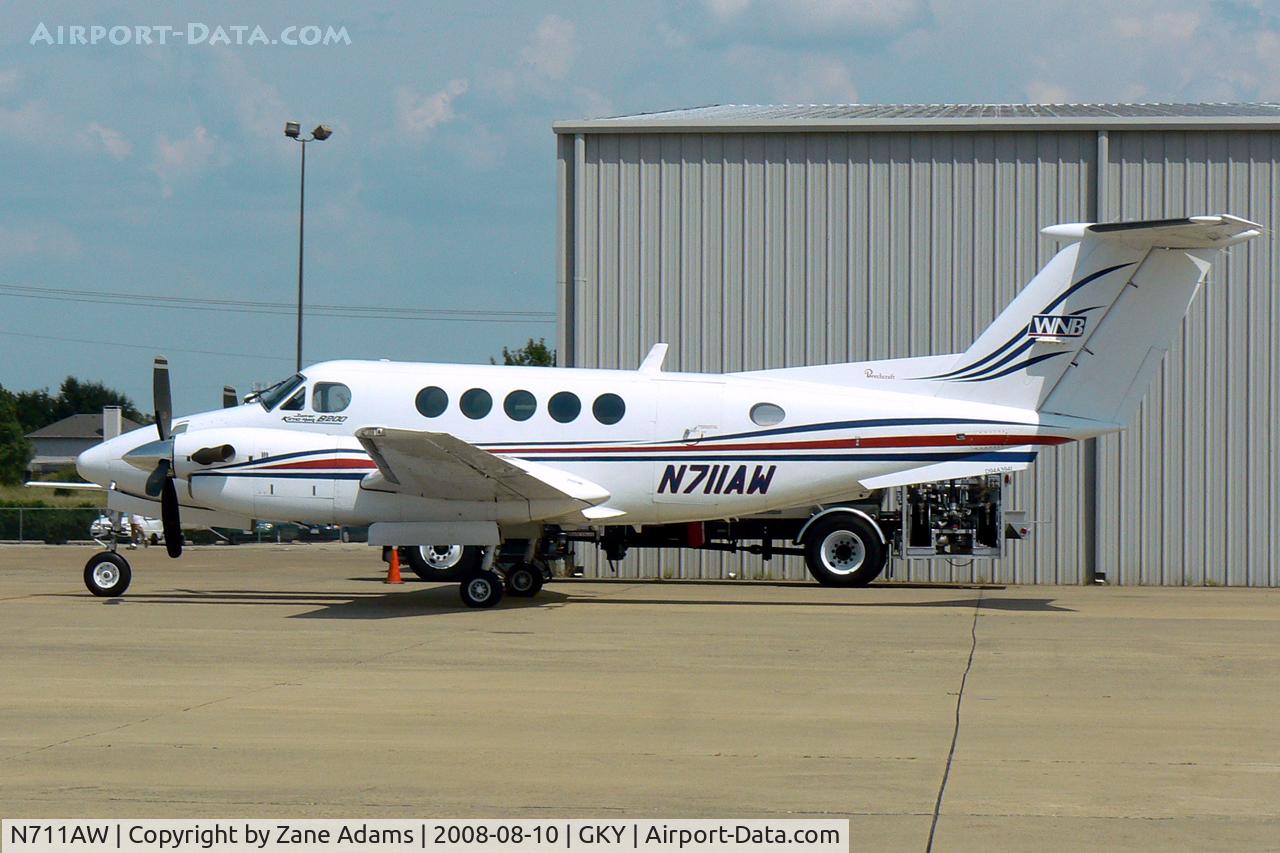 N711AW, 2000 Raytheon Aircraft Company B200 C/N BB-1708, At Arlington Municipal