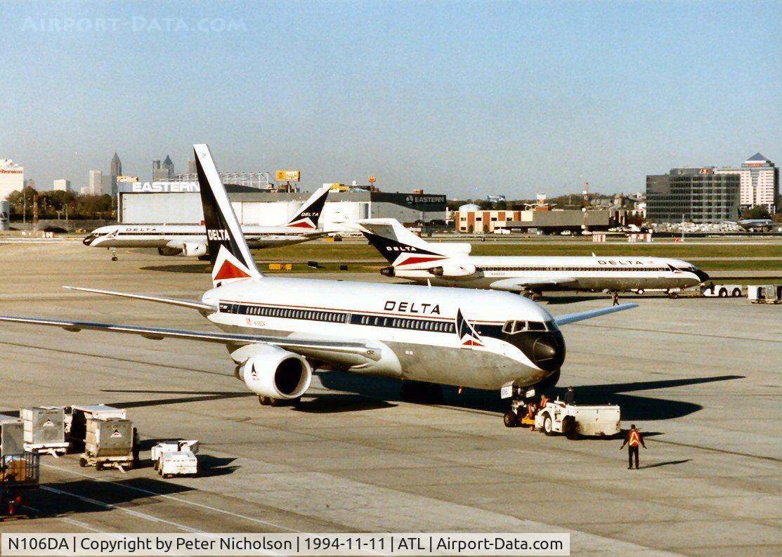 N106DA, 1982 Boeing 767-232 C/N 22218, Boeing 767-232 of Delta Airlines approaches the terminal at Atlanta in November 1994.