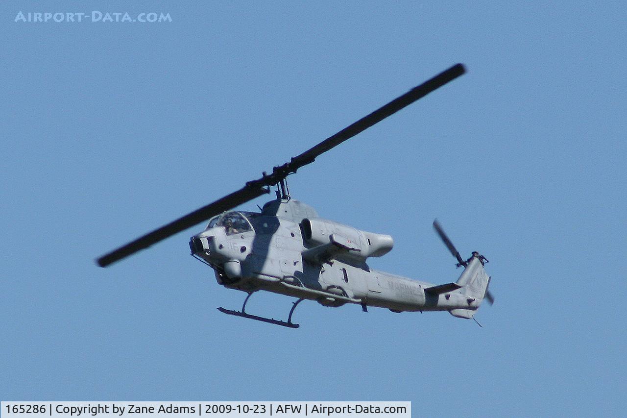 165286, Bell AH-1W Super Cobra C/N 26334, Landing at the 2009 Alliance Fort Worth Airshow
