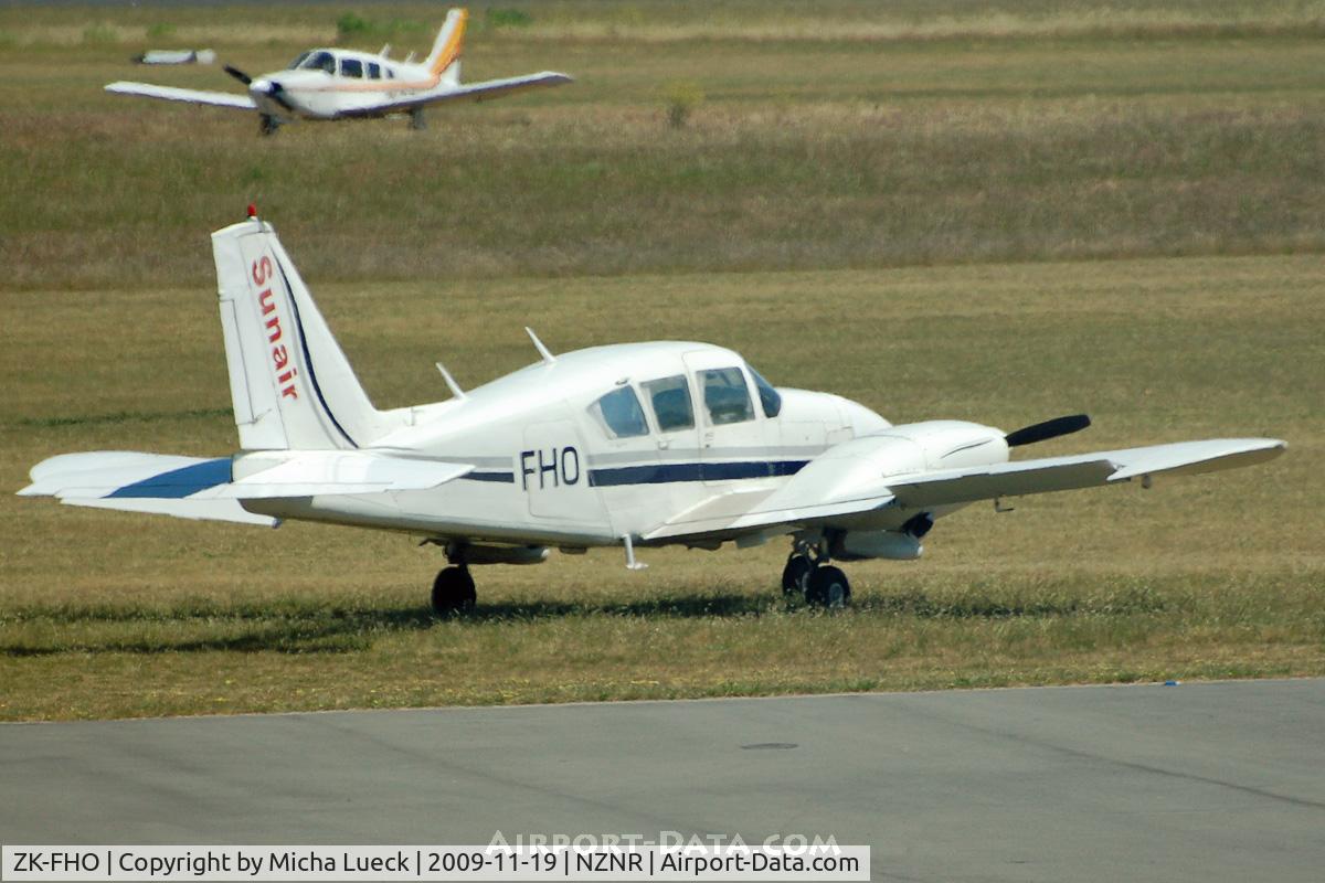 ZK-FHO, Piper PA-23-250 Aztec C/N 27-4585, At Napier