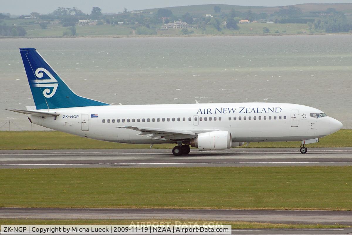ZK-NGP, 1998 Boeing 737-33A C/N 27459, At Auckland