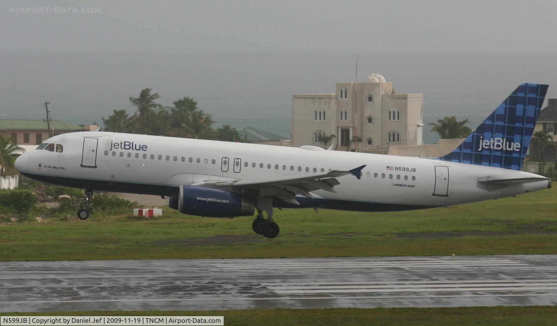 N599JB, 2004 Airbus A320-232 C/N 2336, Jet blue landing at TNCM on a wet day