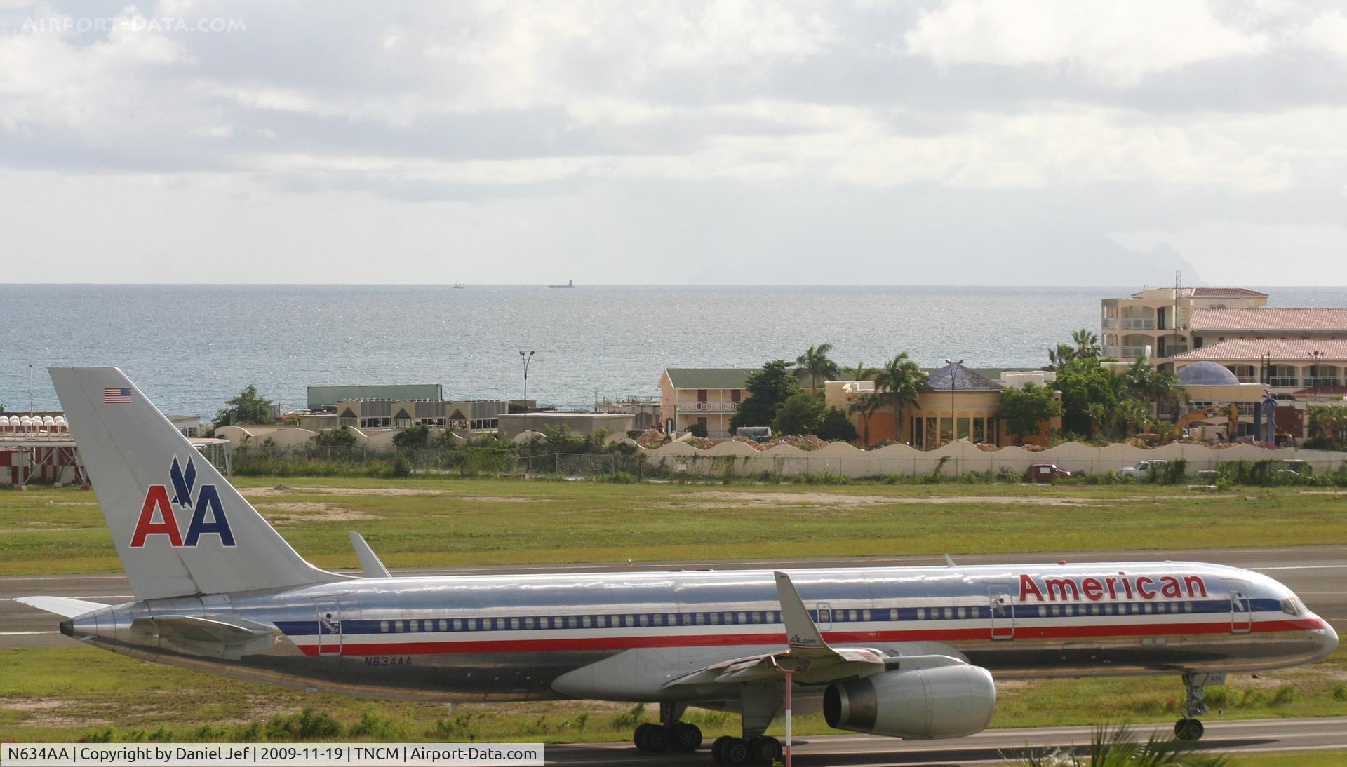 N634AA, 1990 Boeing 757-223 C/N 24592, AA holding at A for take off