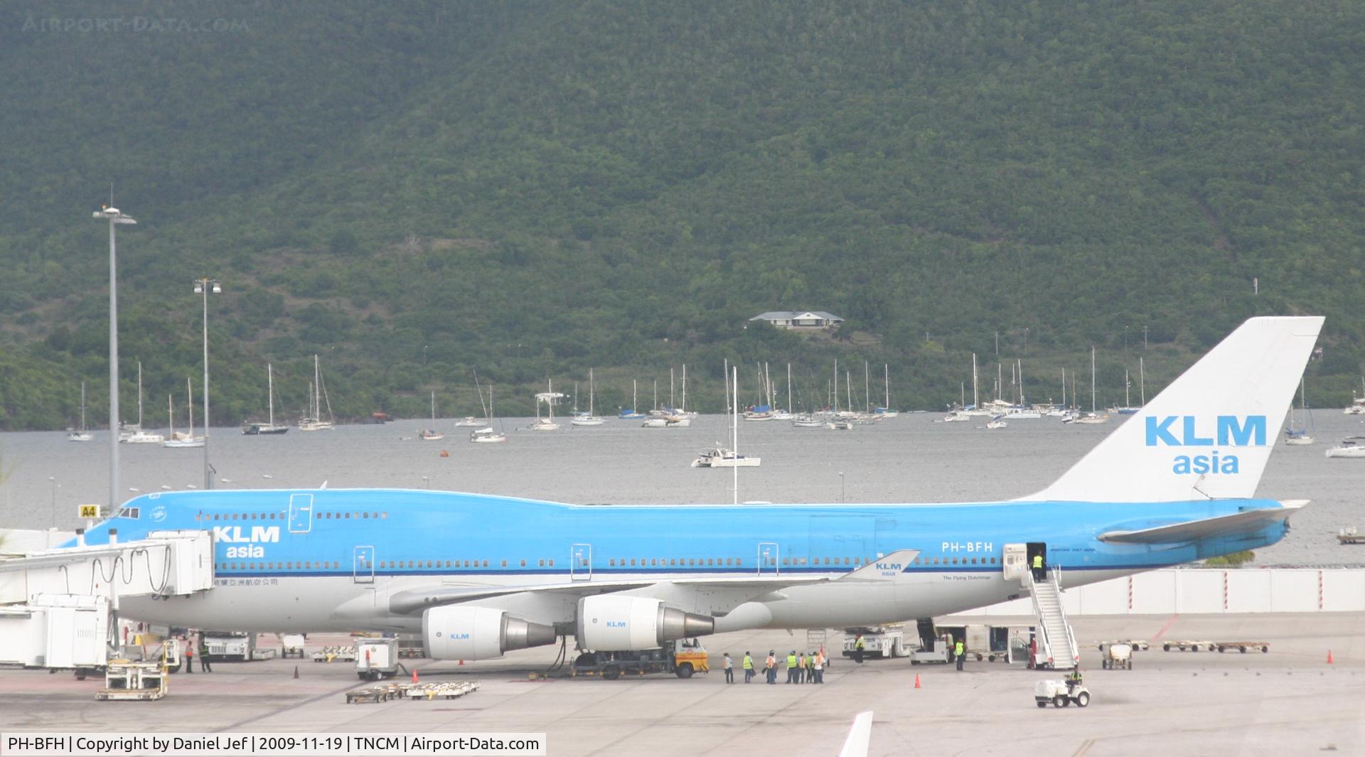 PH-BFH, 1990 Boeing 747-406BC C/N 24518, KLM at the gate A3 for there turn at the gates