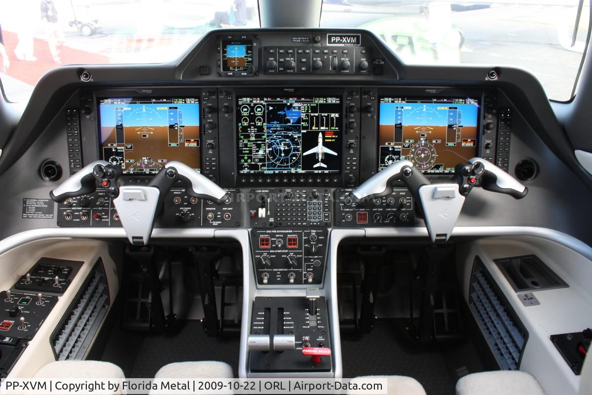 PP-XVM, 2010 Embraer EMB-505 Phenom 300 C/N 50500004, Phenom 300 cockpit