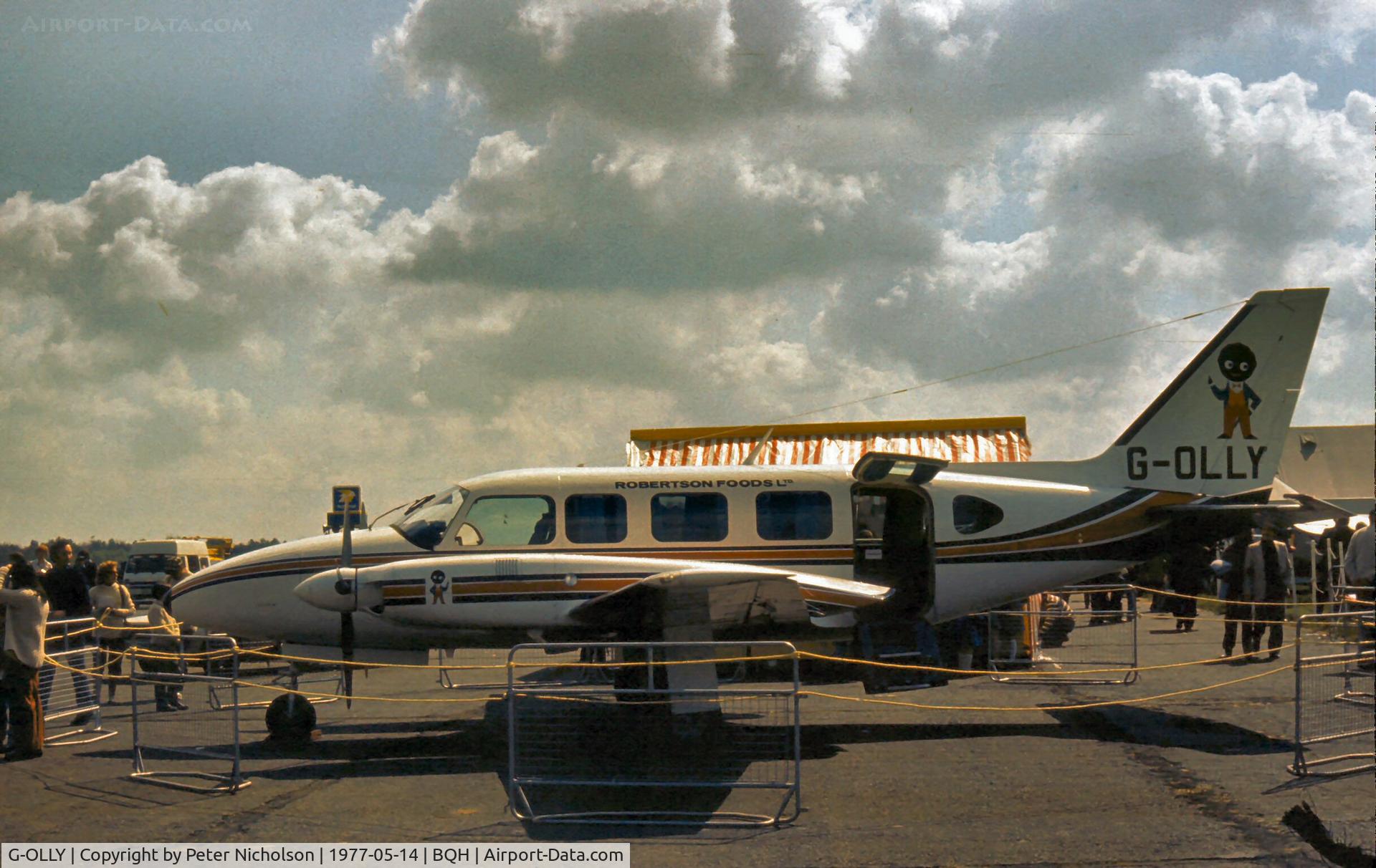 G-OLLY, 1974 Piper PA-31-350 Chieftain C/N 31-7405418, PA-31 Navajo Chieftain of Robertsons Foods at the 1977 Biggin Hill Air Fair.