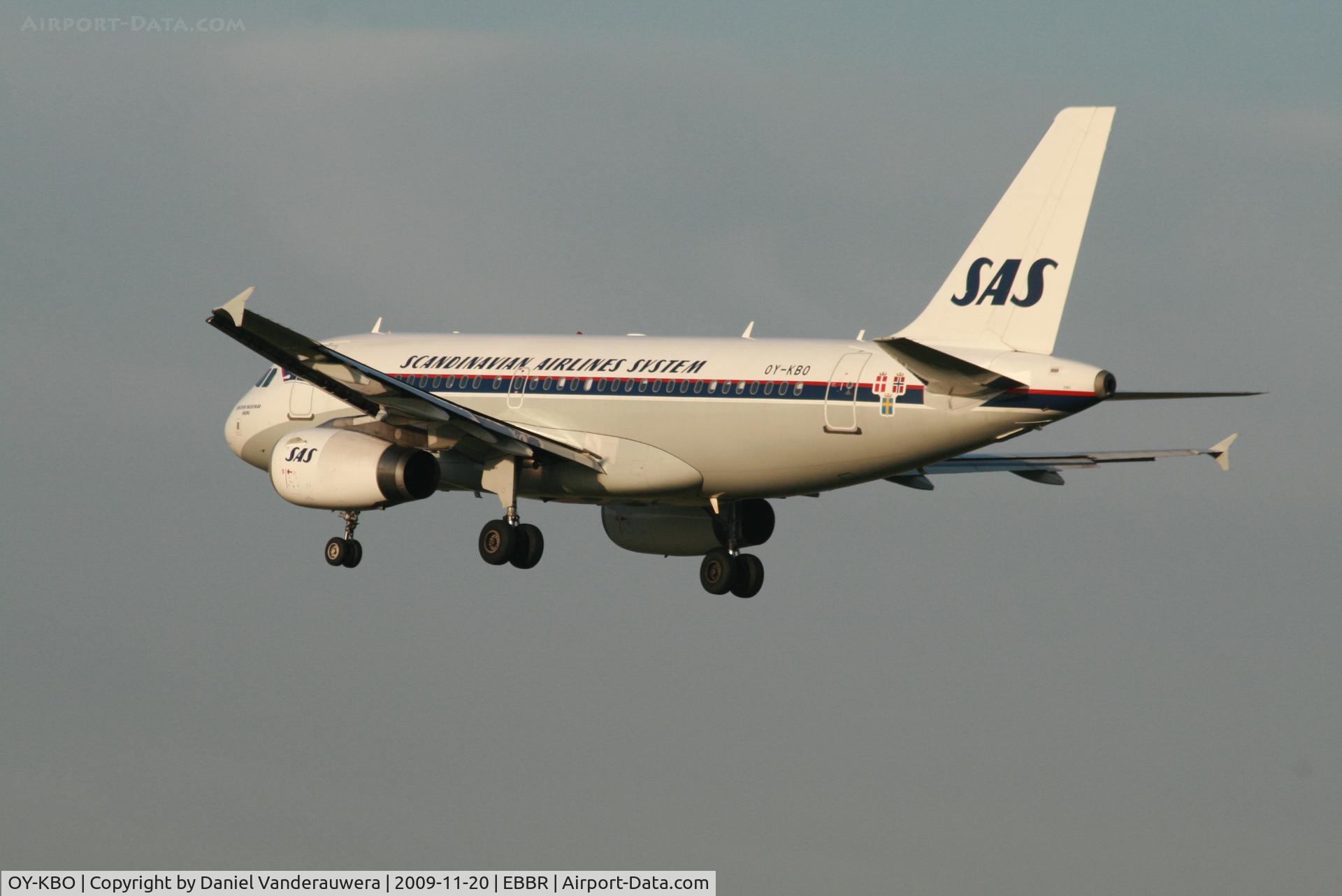 OY-KBO, 2006 Airbus A319-131 C/N 2850, several seconds before landing on rwy 25L
