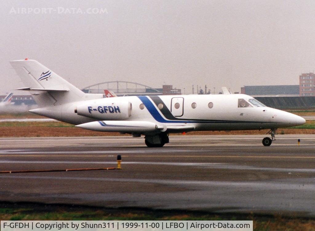 F-GFDH, 1975 Aerospatiale SN-601 Corvette C/N 13, Lining up rwy 15L
