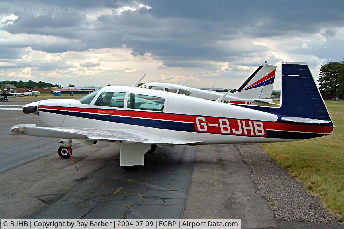 G-BJHB, 1981 Mooney M20J 201 C/N 24-1190, Mooney M.20J Model 201 [24-1190] Kemble~G 09/07/2004. Seen at the PFA Fly in 2004 Kemble UK.