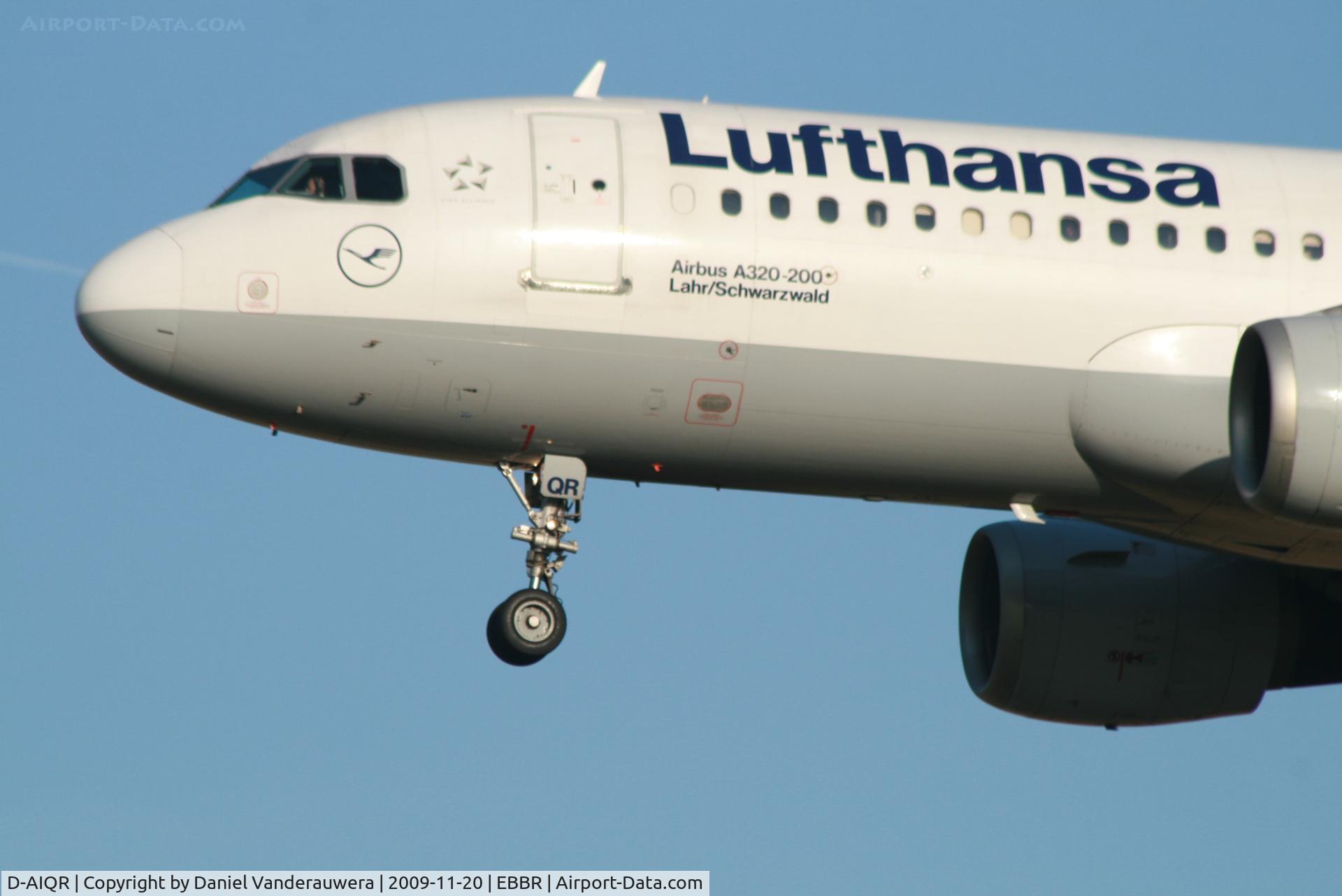 D-AIQR, 1992 Airbus A320-211 C/N 382, Arrival of flight LH4572 to rwy 25L