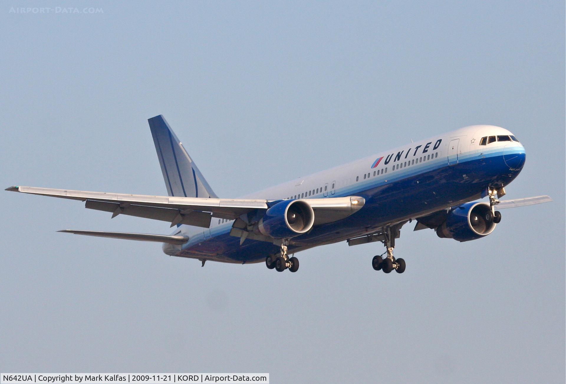 N642UA, 1991 Boeing 767-322 C/N 25092, UAL943 arriving from LFPG, short final 22R KORD.