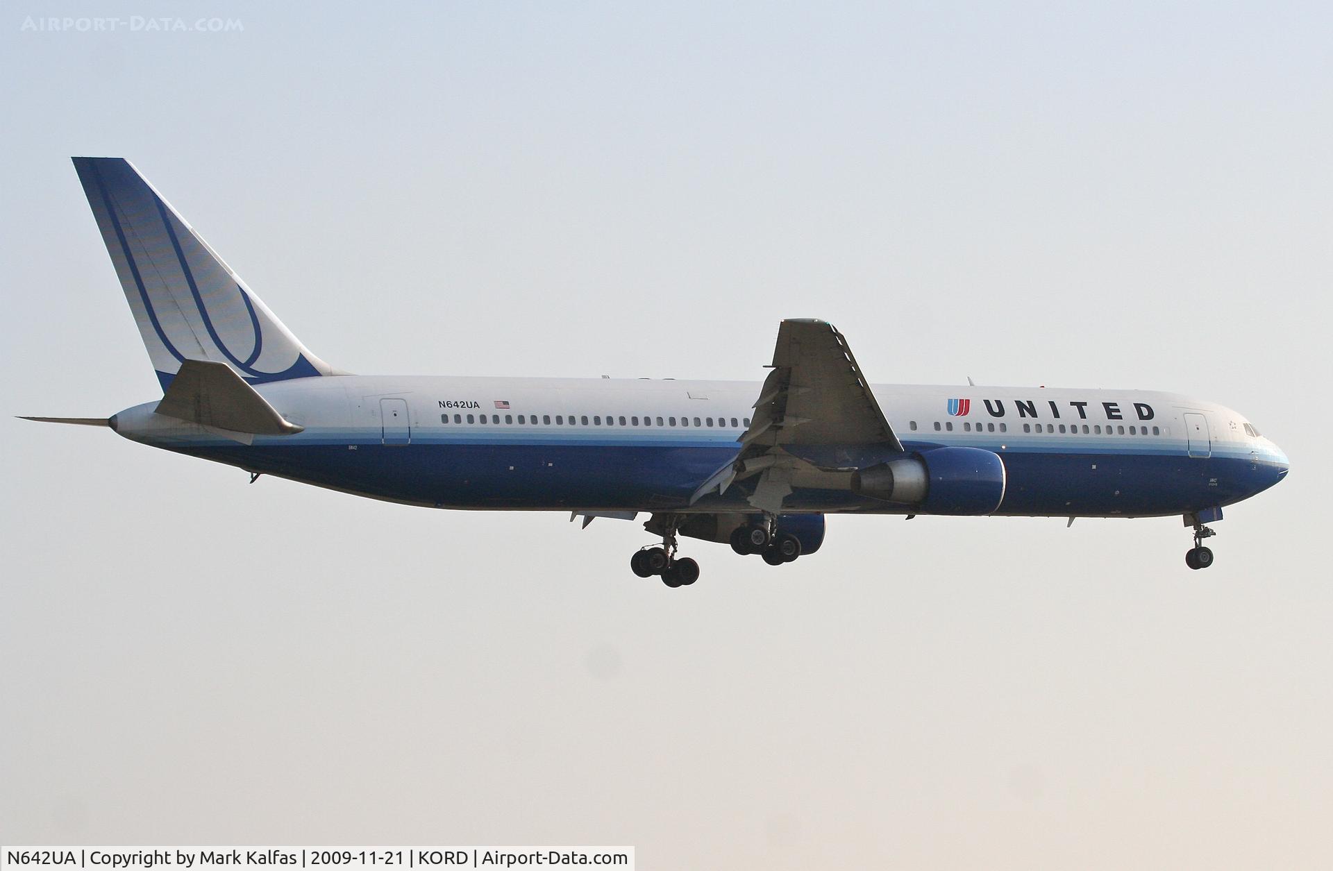 N642UA, 1991 Boeing 767-322 C/N 25092, UAL943 arriving from LFPG, short final 22R KORD.