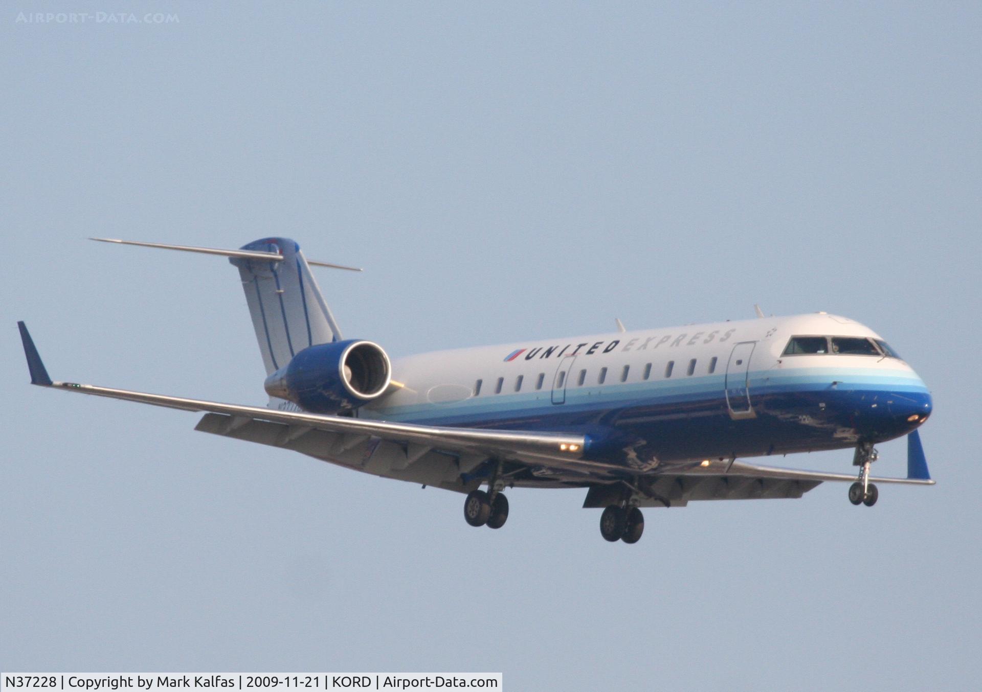 N37228, 1998 Canadair CRJ-200LR (CL-600-2B19) C/N 7228, ASH7049 from KBHM, short final 22R KORD.