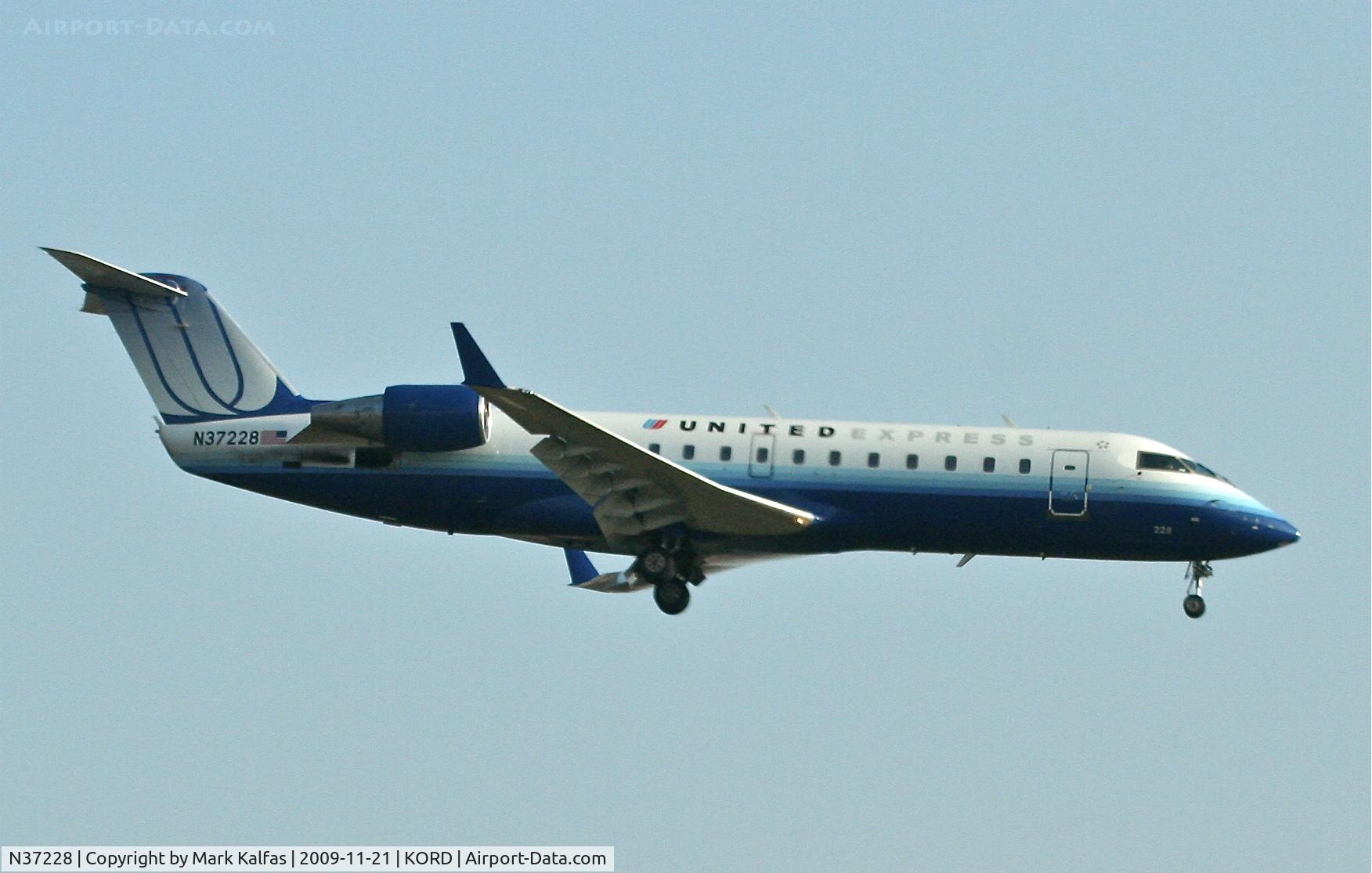 N37228, 1998 Canadair CRJ-200LR (CL-600-2B19) C/N 7228, ASH7049 from KBHM, short final 22R KORD.