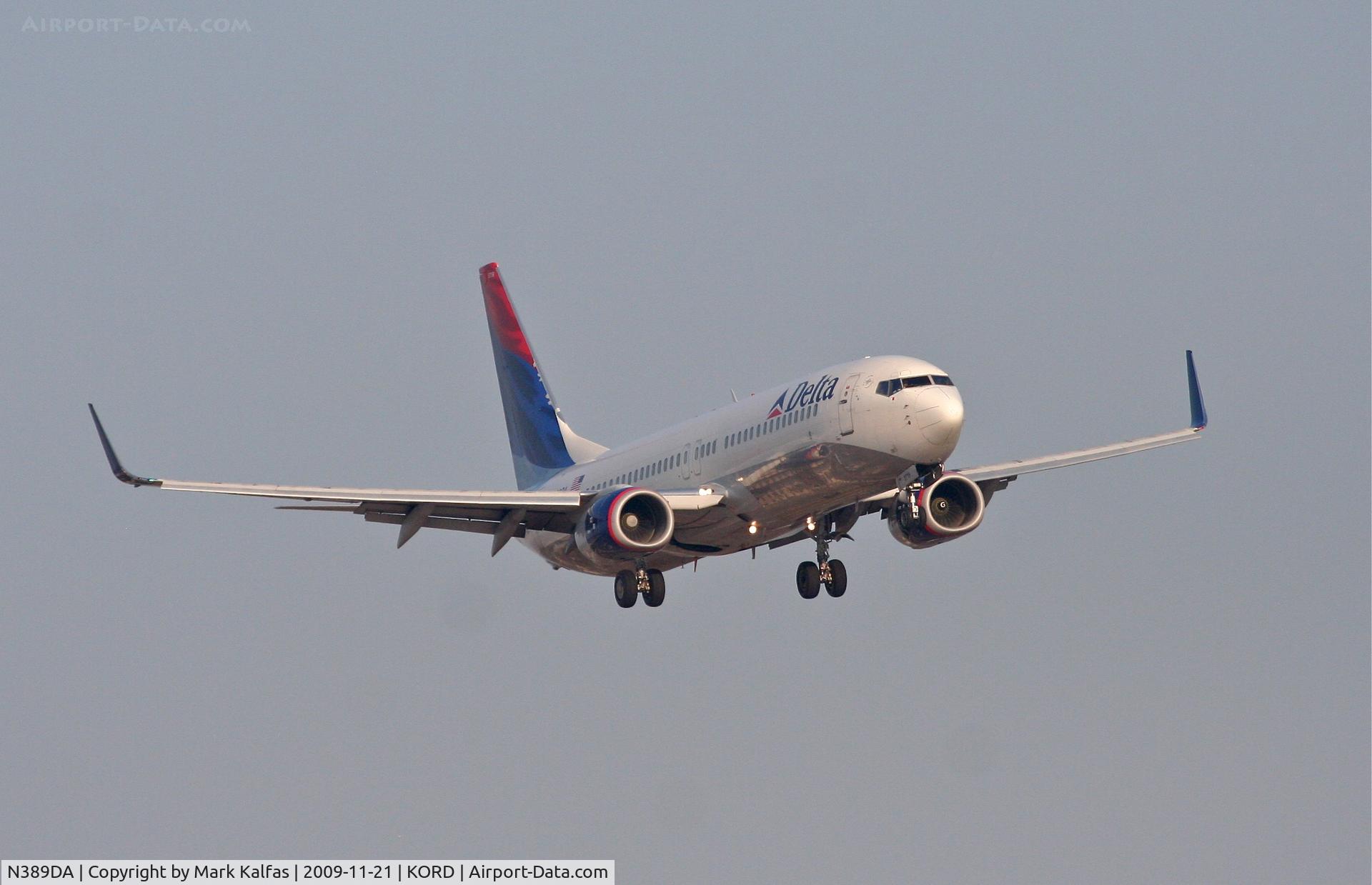 N389DA, 2000 Boeing 737-832 C/N 30376, DAL1940 from KATL, short final 22R KORD.