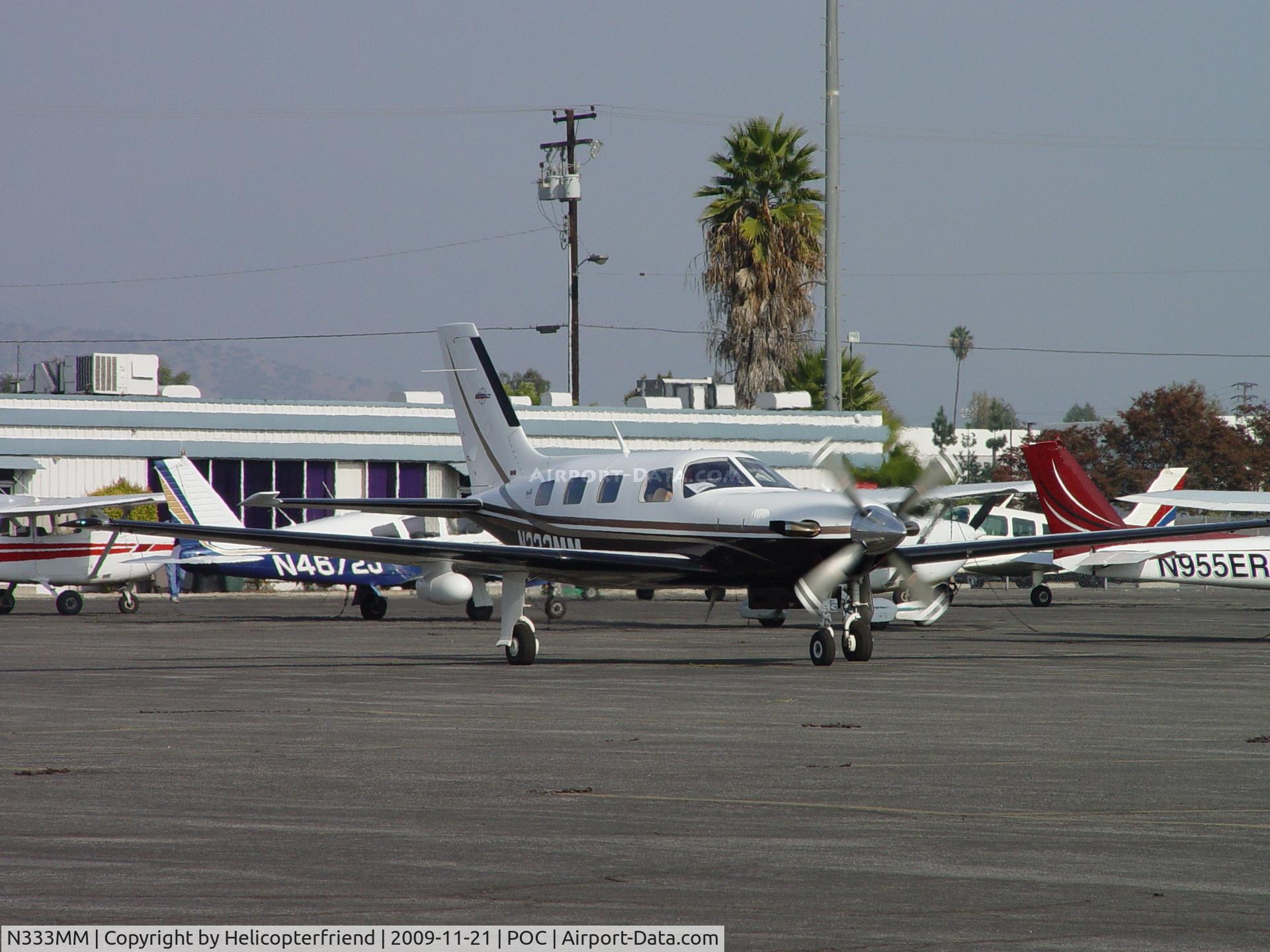 N333MM, 2000 Piper PA-46-500TP Malibu Meridian C/N 4697010, Taxiing out of Ballard parking area to Runway 26R for take off