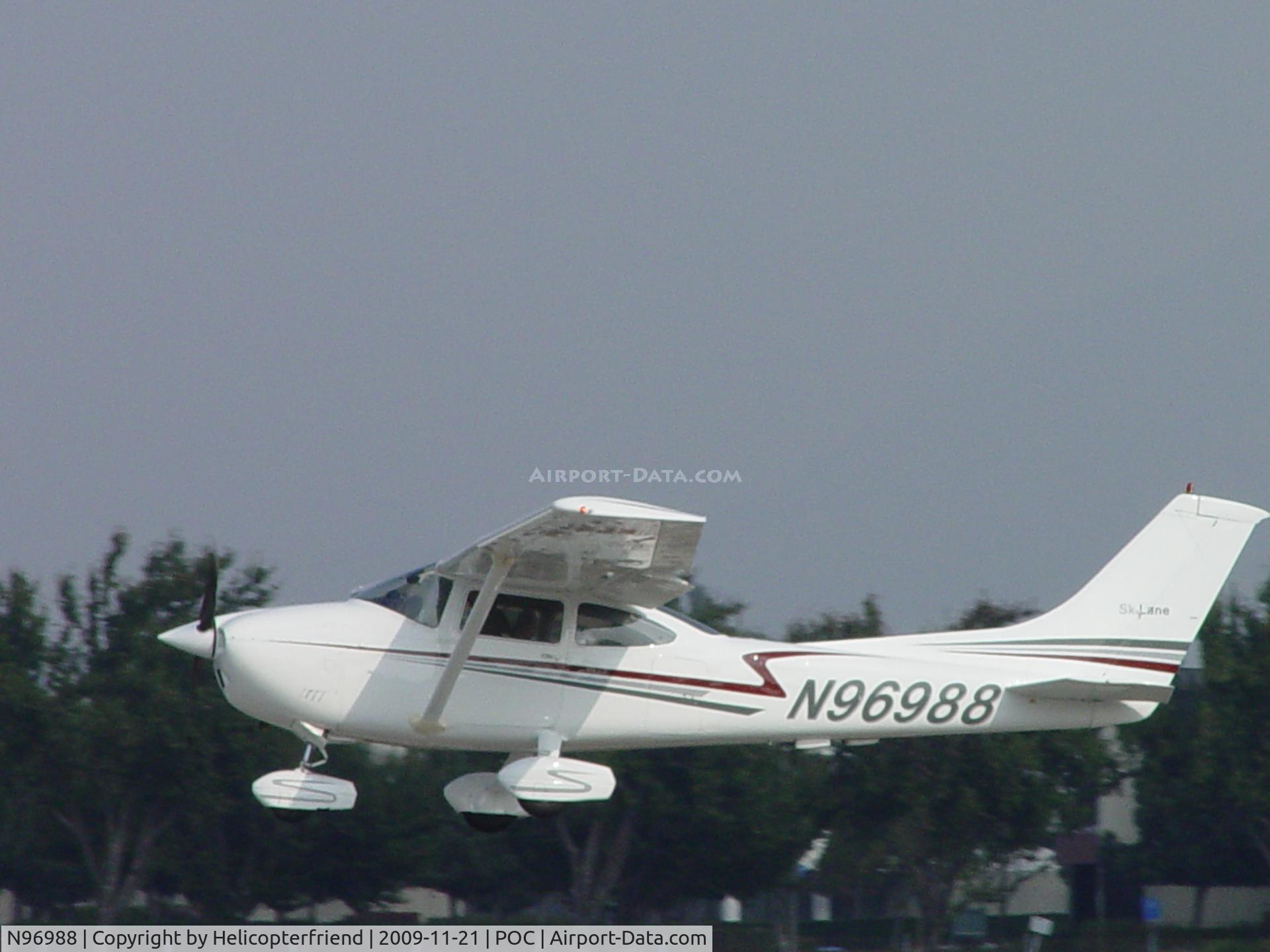 N96988, 1979 Cessna 182Q Skylane C/N 18266925, Taking off westbound from 26L
