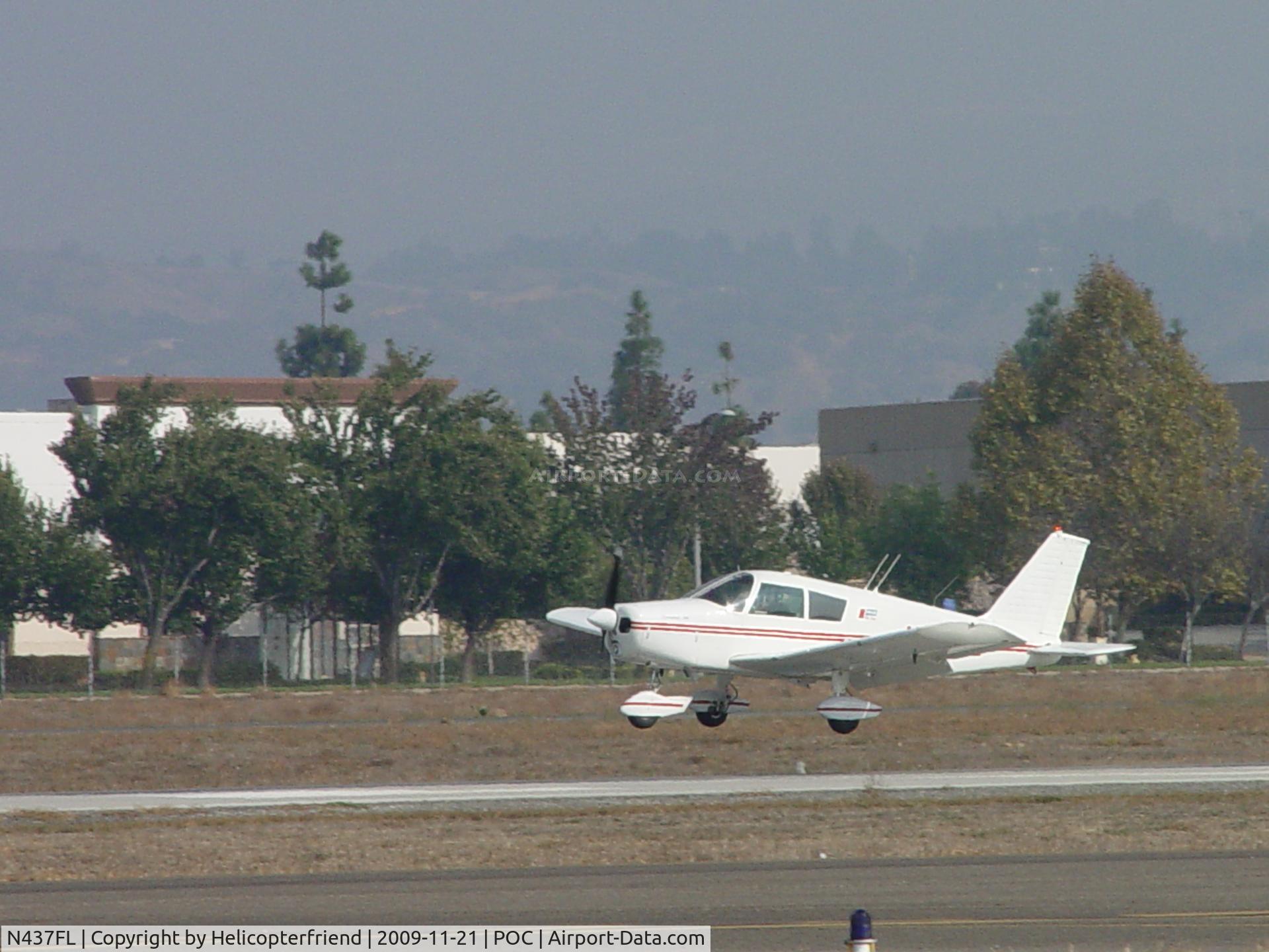 N437FL, 1971 Piper PA-28-140 C/N 28-7125224, Landing on 26L