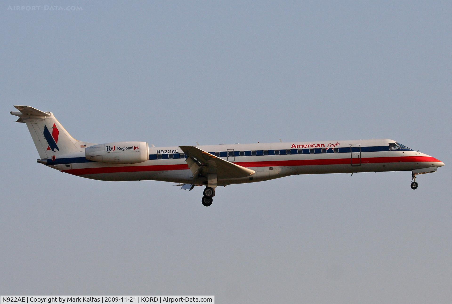 N922AE, 2005 Embraer ERJ-145LR (EMB-145LR) C/N 14500906, American Eagle EMB-145LR, EGF4262 arriving from KRDU, 22R KORD.