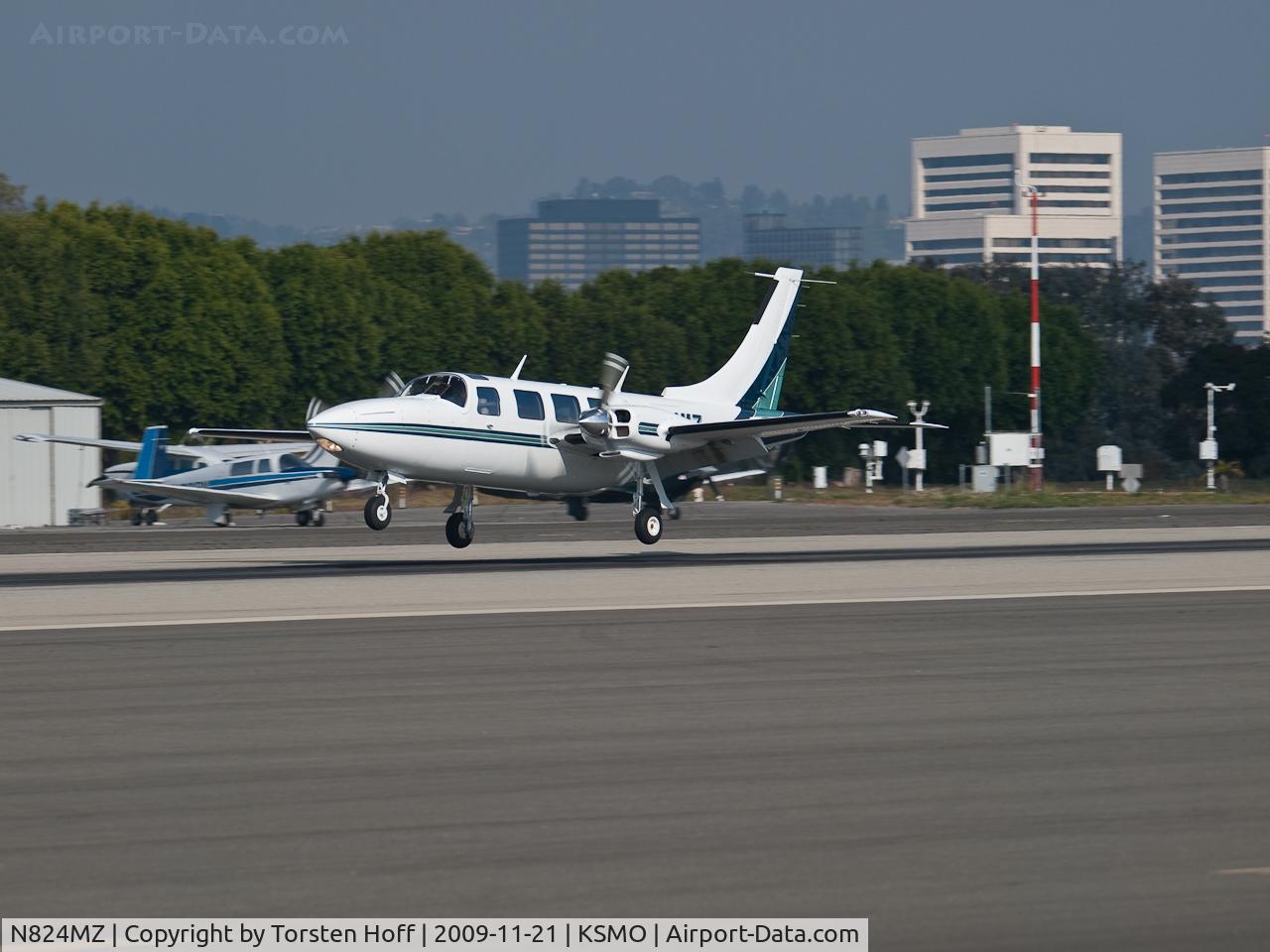 N824MZ, 1980 Piper Aerostar 601P C/N 61P08518163449, N824MZ arriving on RWY 21